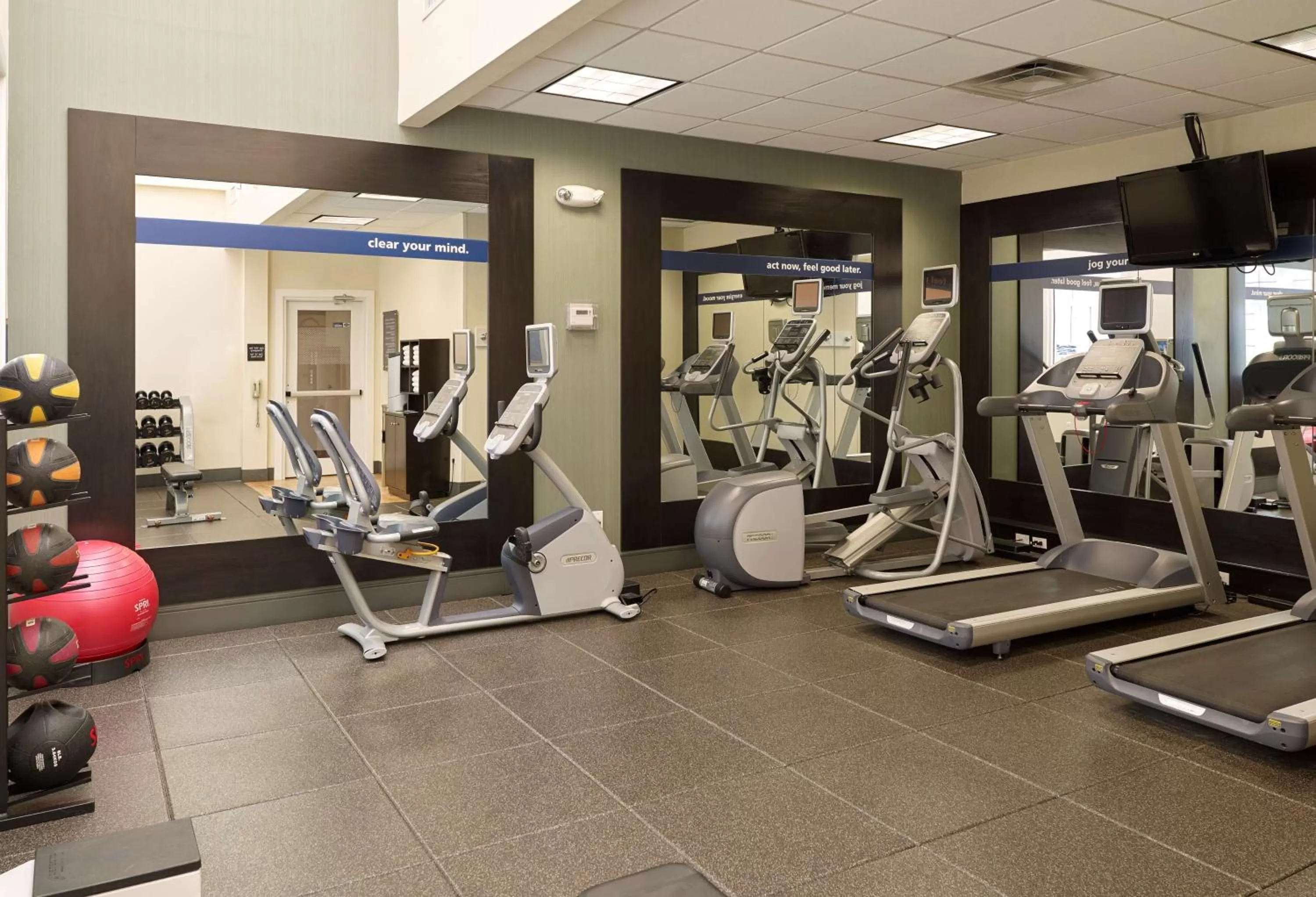 Fitness centre/facilities in Hampton Inn Portland-Airport