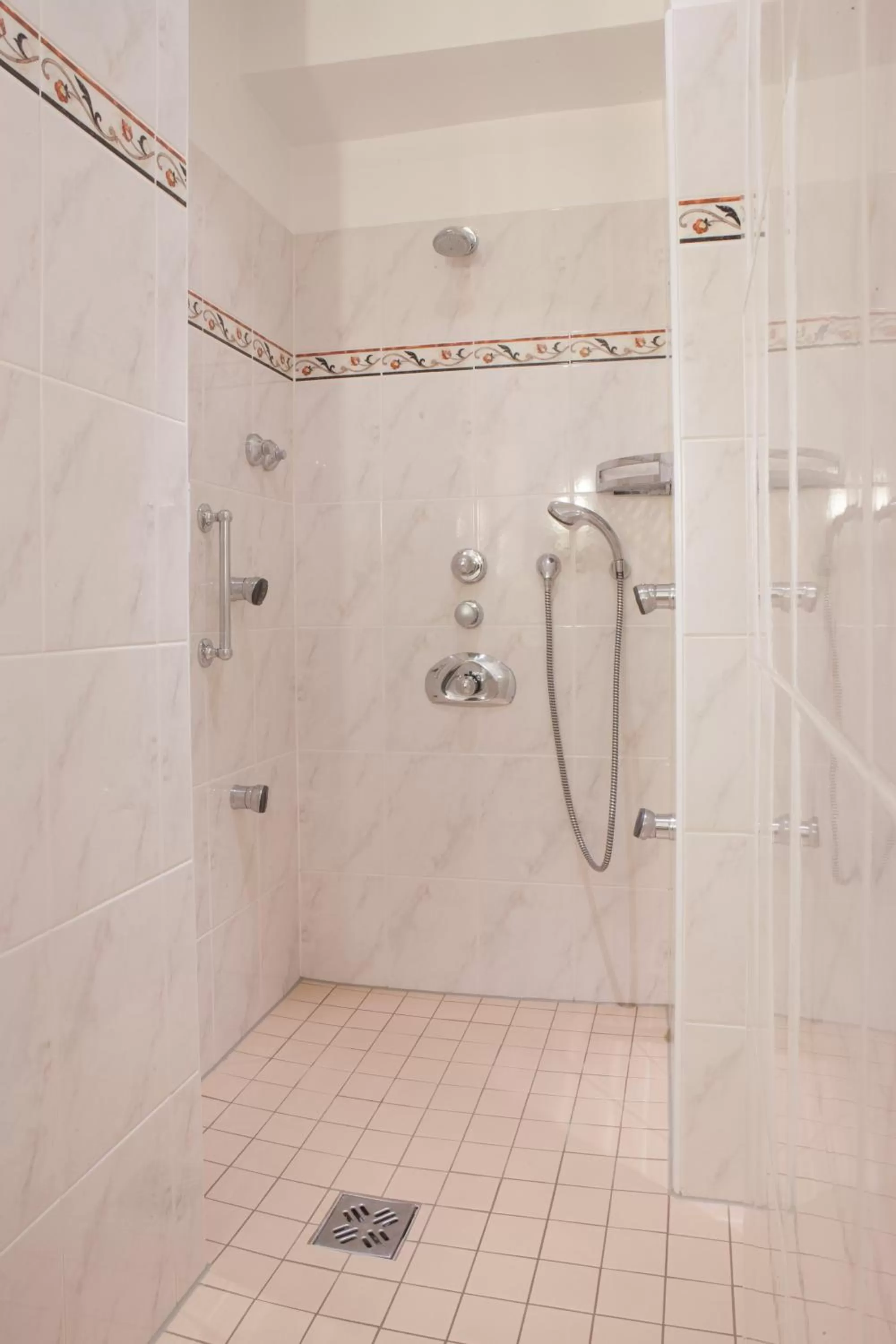 Bathroom in Hotel Kaiserin Elisabeth