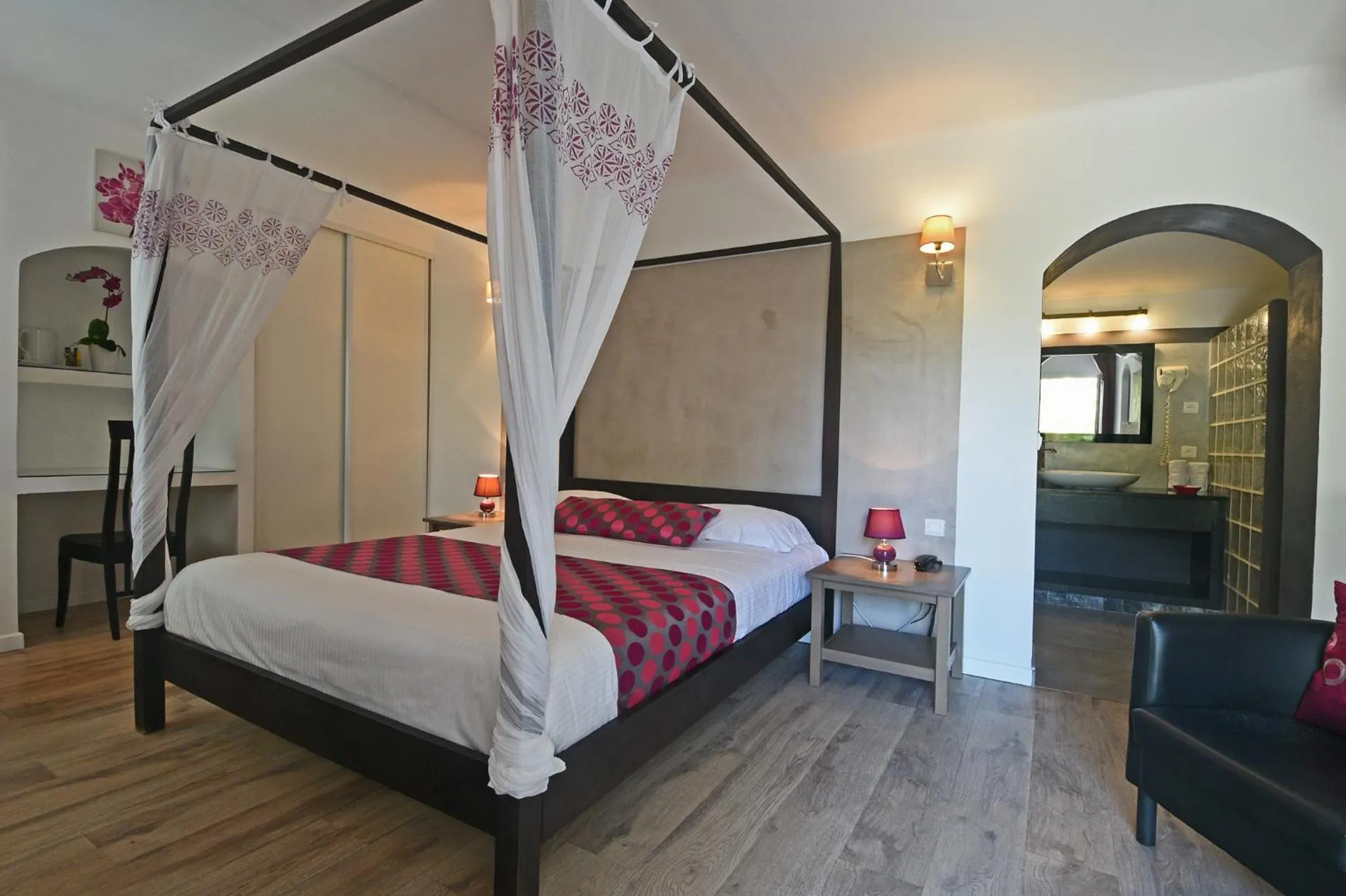 Photo of the whole room, Bed in Golfe Hôtel & Spa Porto-Vecchio