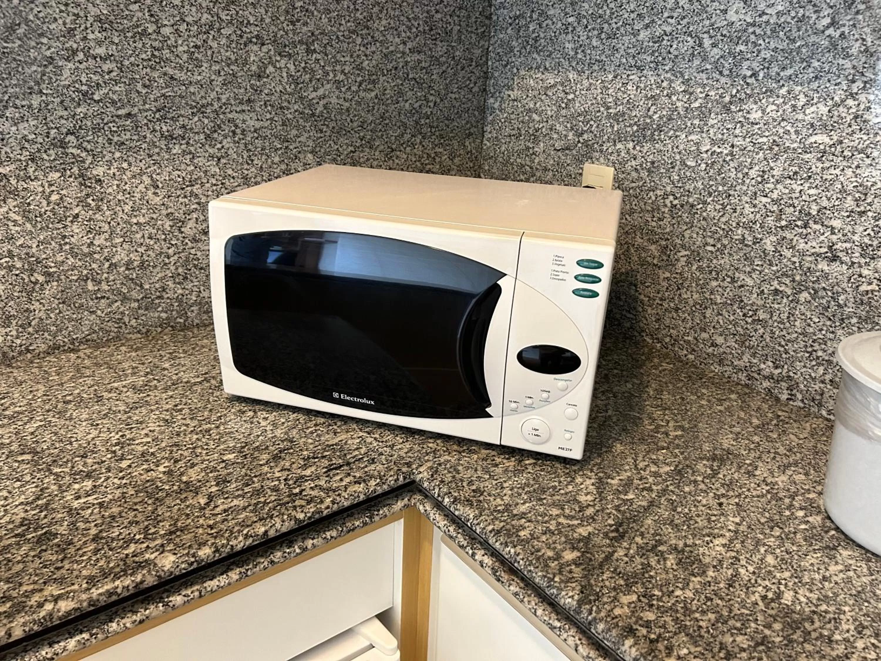 minibar in Golfinhos Apart Hotel