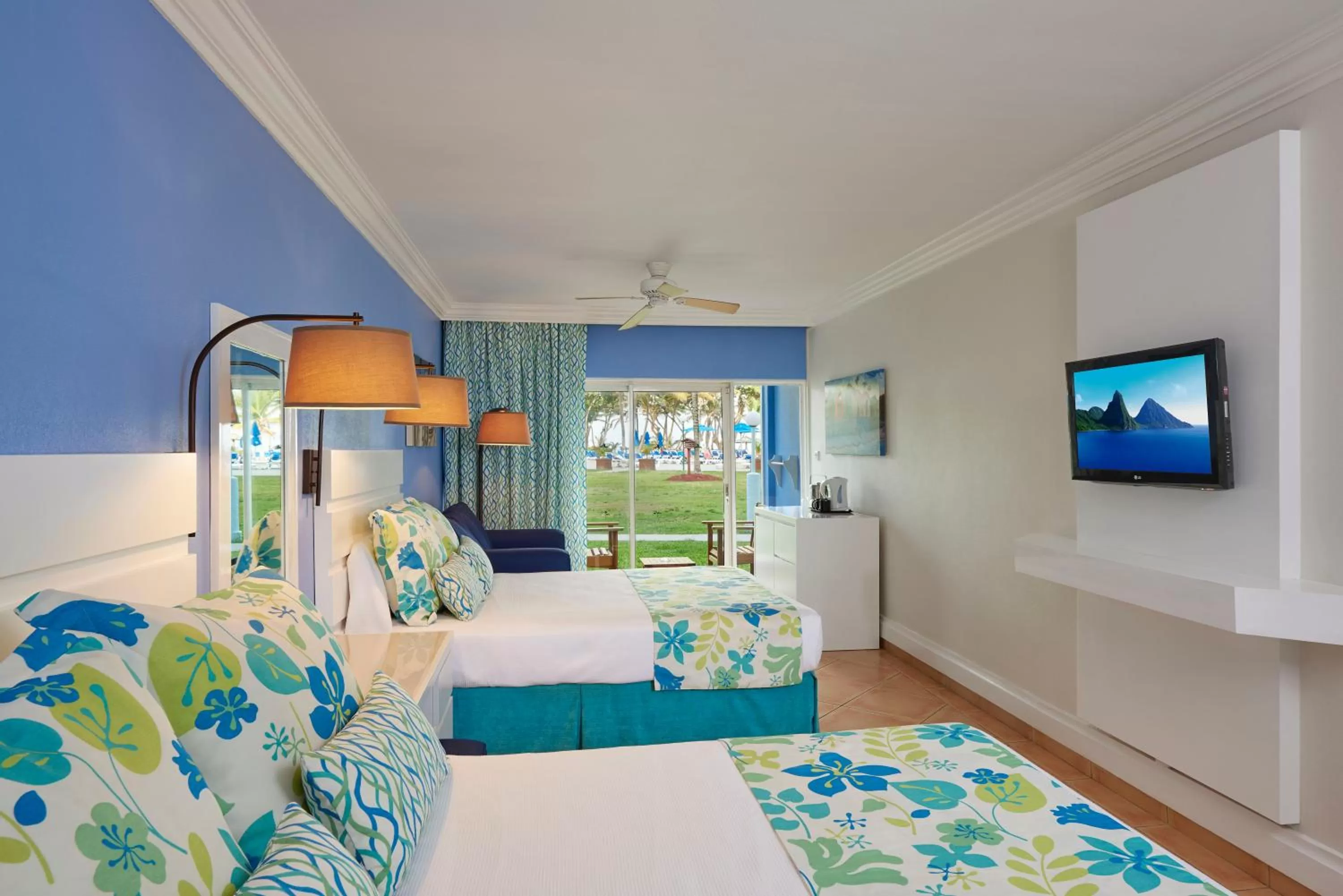 Bedroom, Bed in Coconut Bay Beach Resort & Spa All Inclusive
