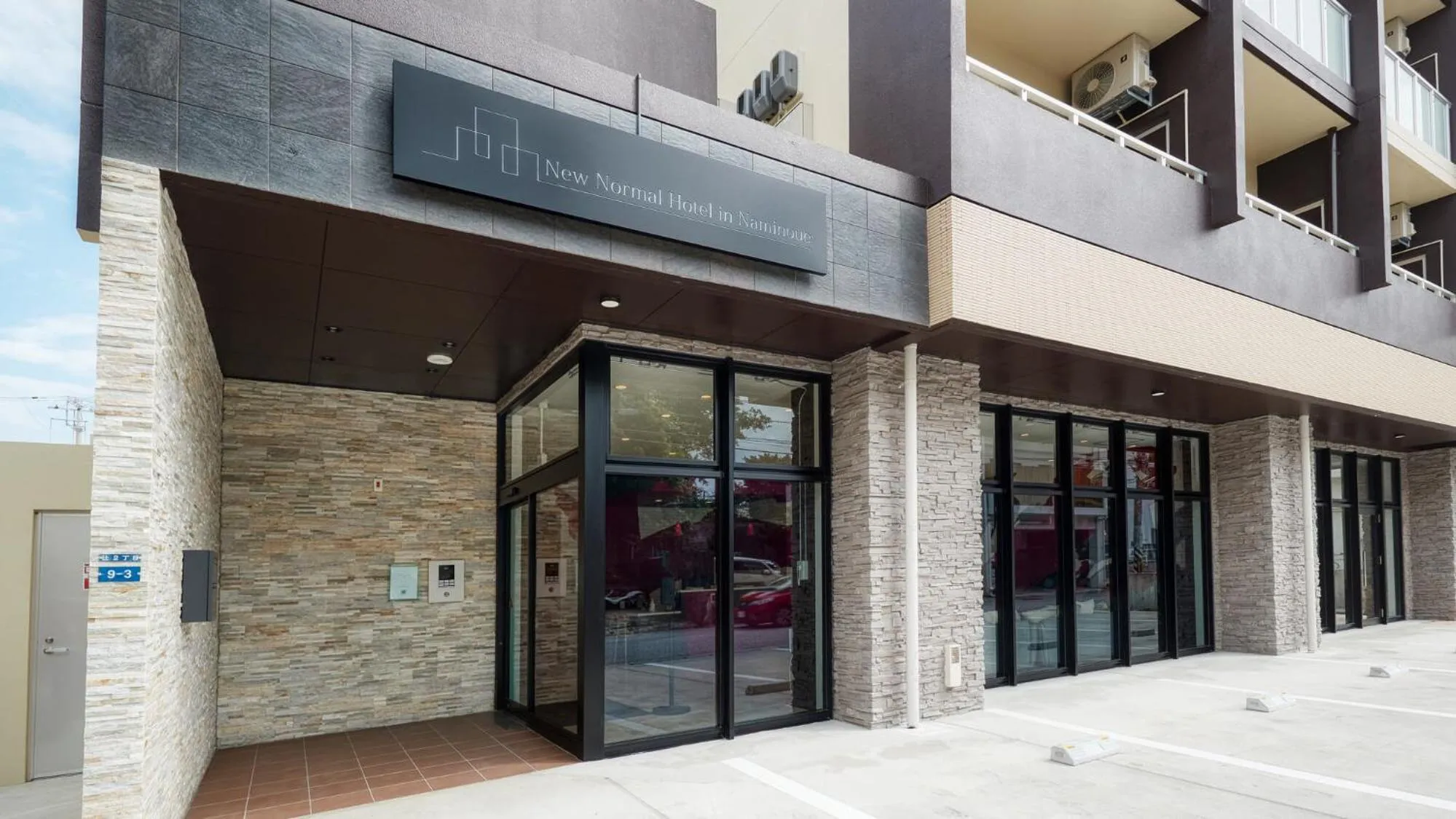 Property building in New Normal Hotel in NAMINOUE ニューノーマルホテルイン波の上