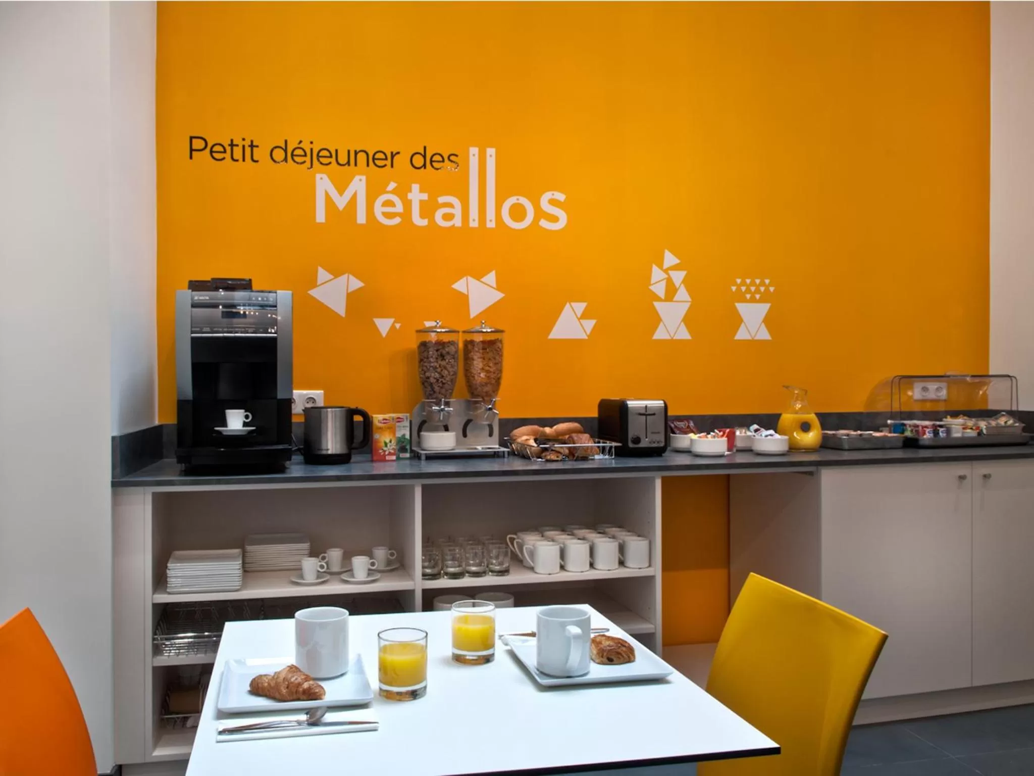 Restaurant/places to eat in Hôtel des Métallos