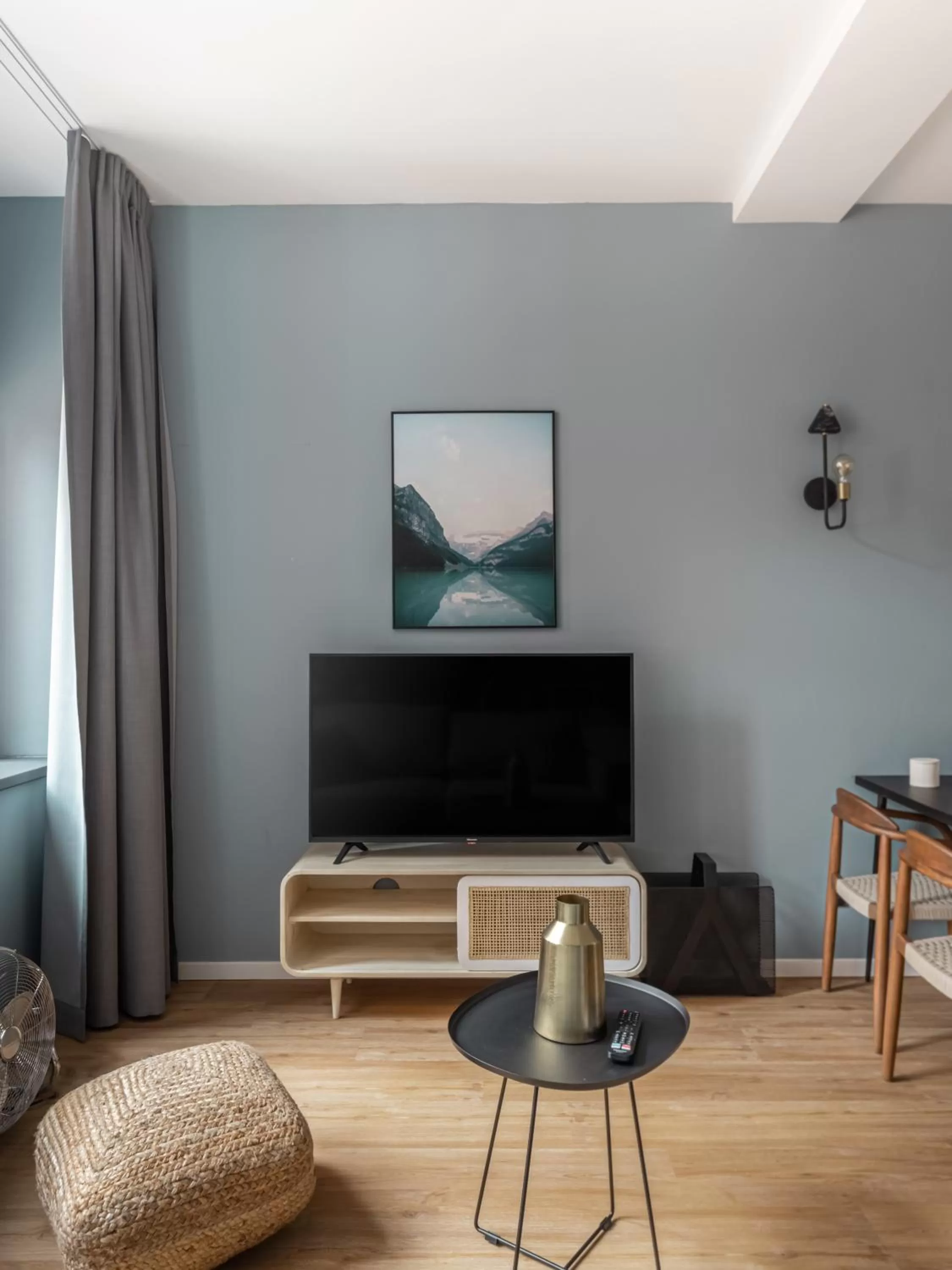 TV and multimedia in Limehome Erfurt Schmidtstedter Straße