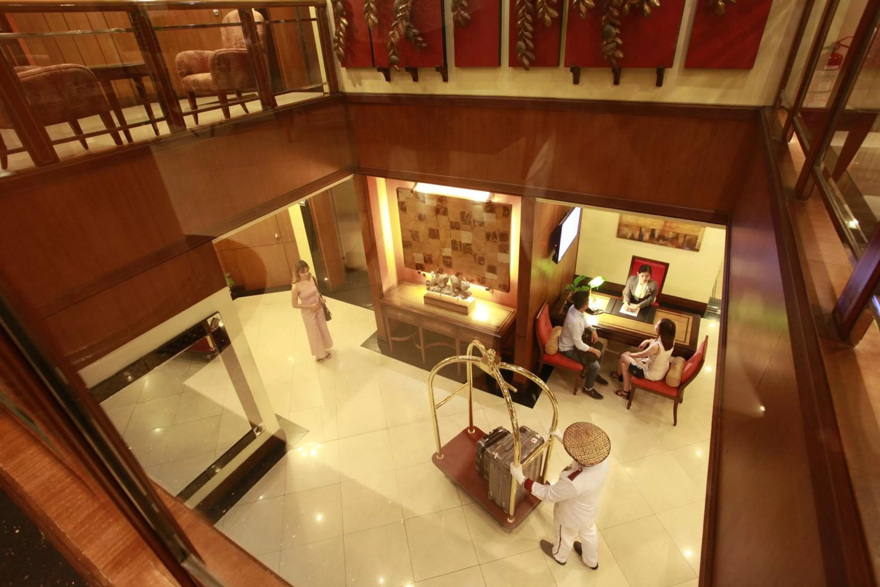 Lobby or reception in Herald Suites Solana