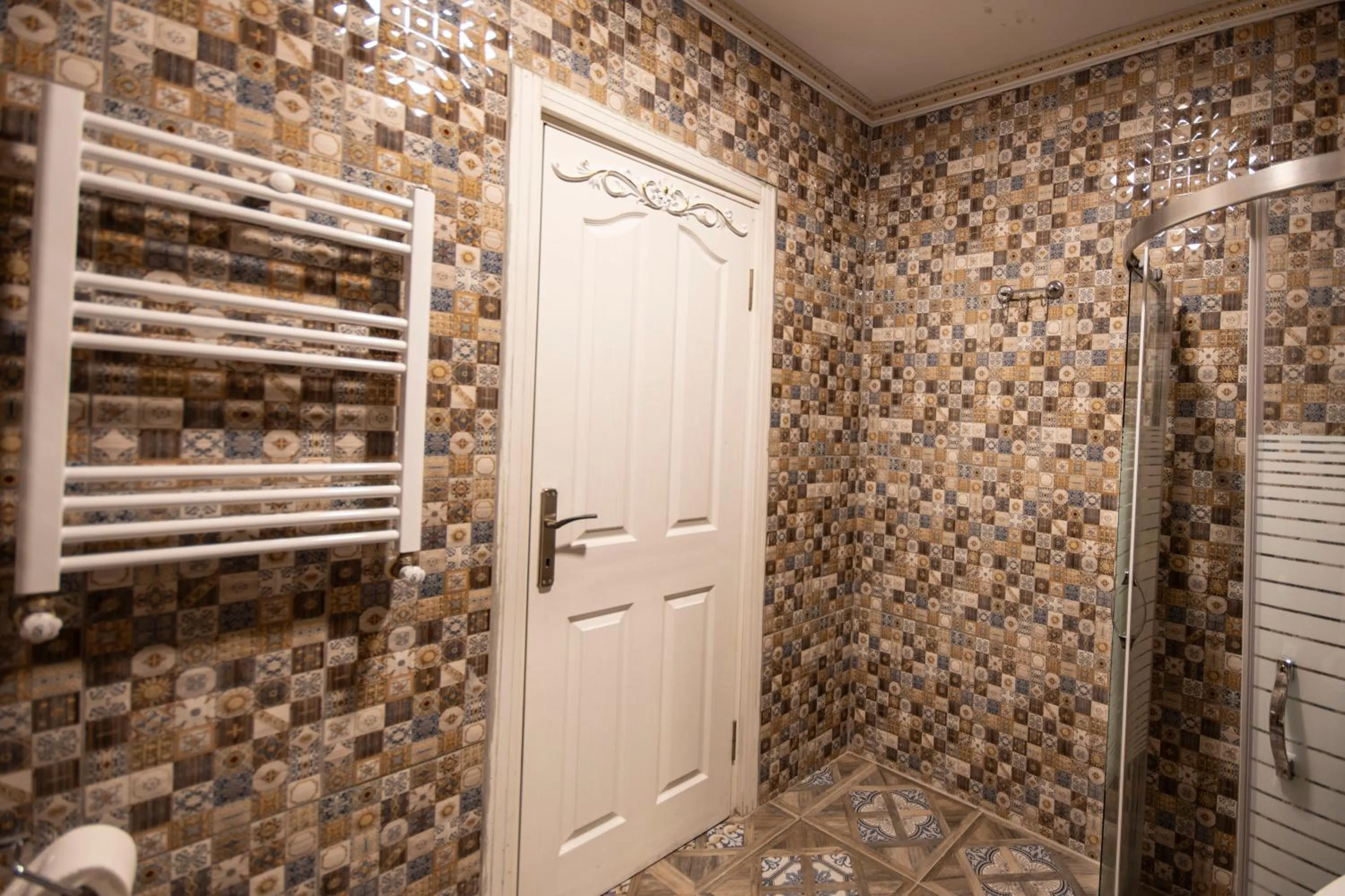 Shower in Paris Garden Hotel Istanbul