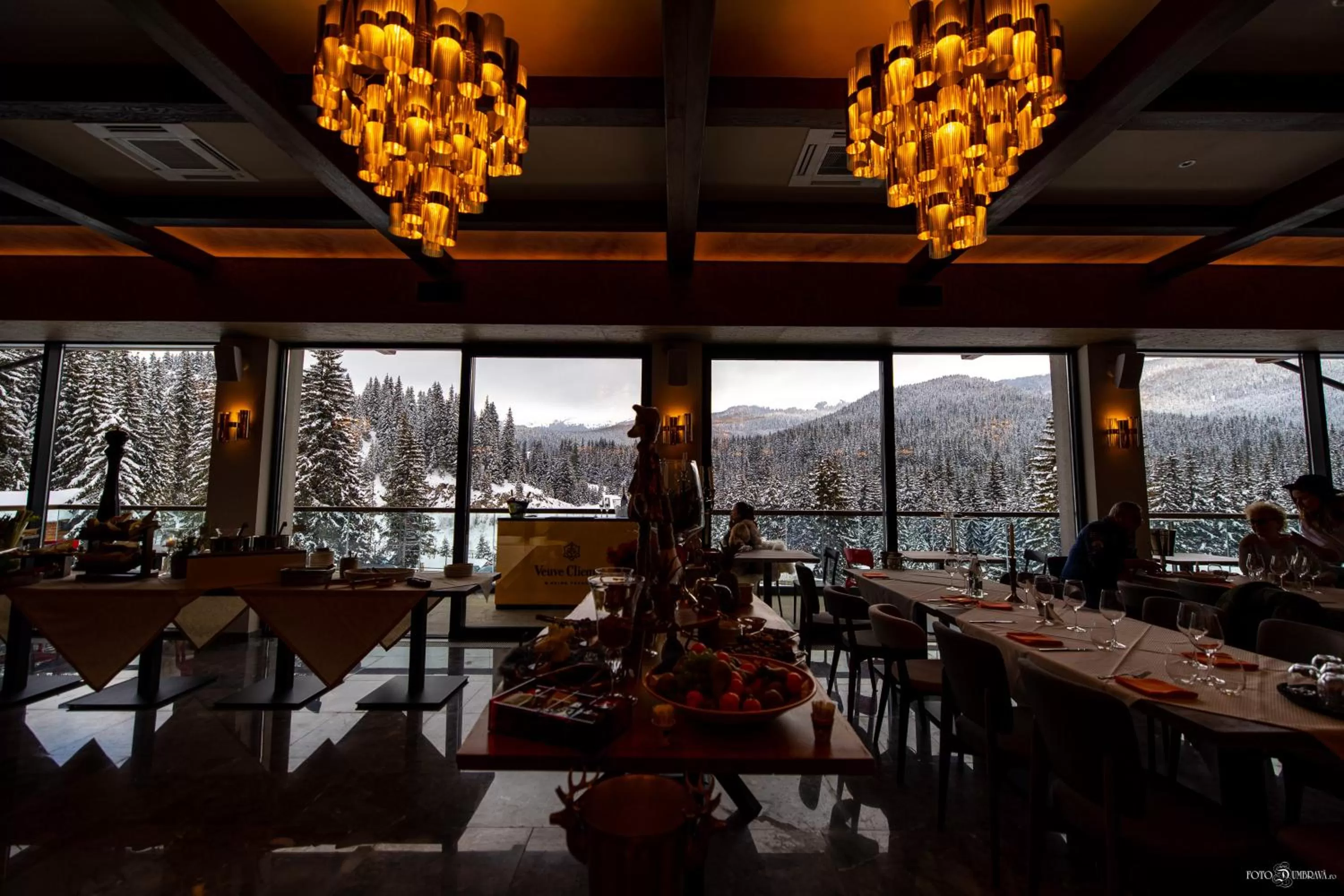 Restaurant/Places to Eat in Hotel Belmont