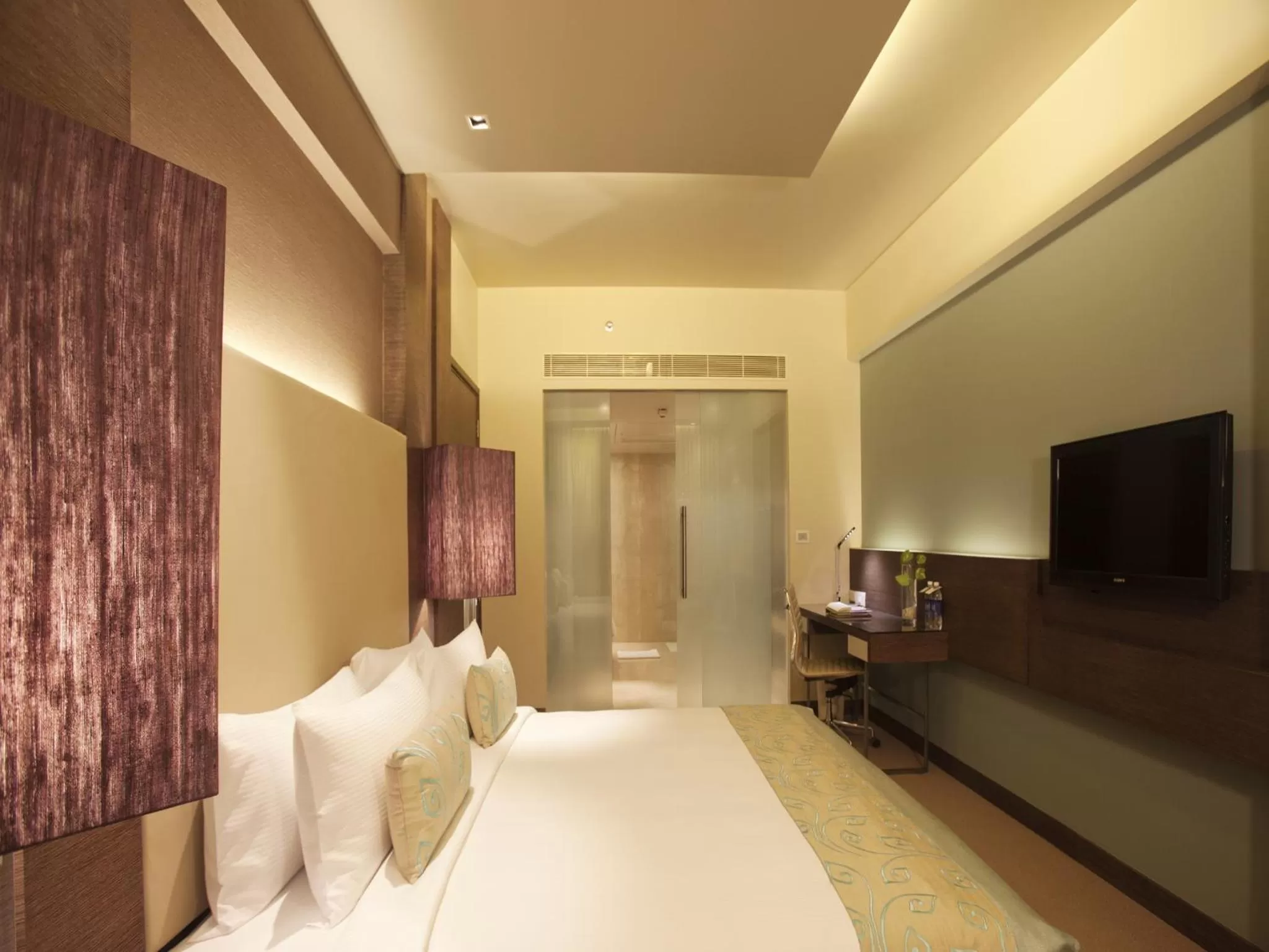 Bedroom, TV/Entertainment Center in The Raintree, Anna Salai