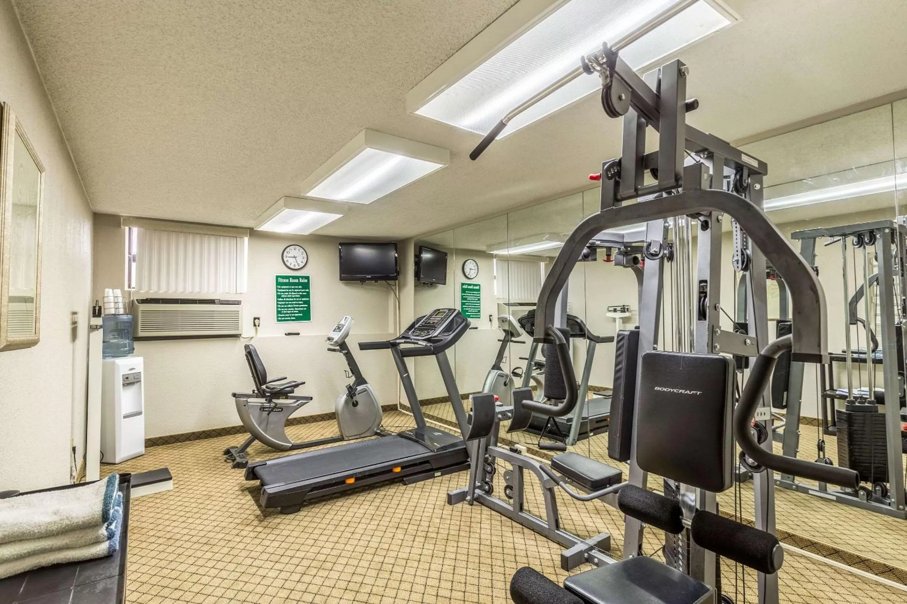 Fitness centre/facilities in Quality Inn