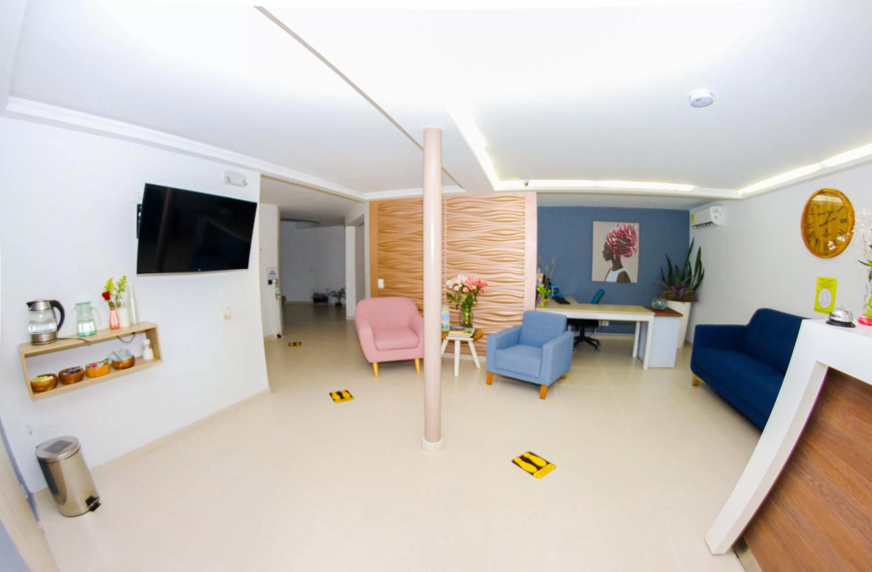 Communal lounge/ TV room in Hotel Boutique Laureles Medellin (HBL)