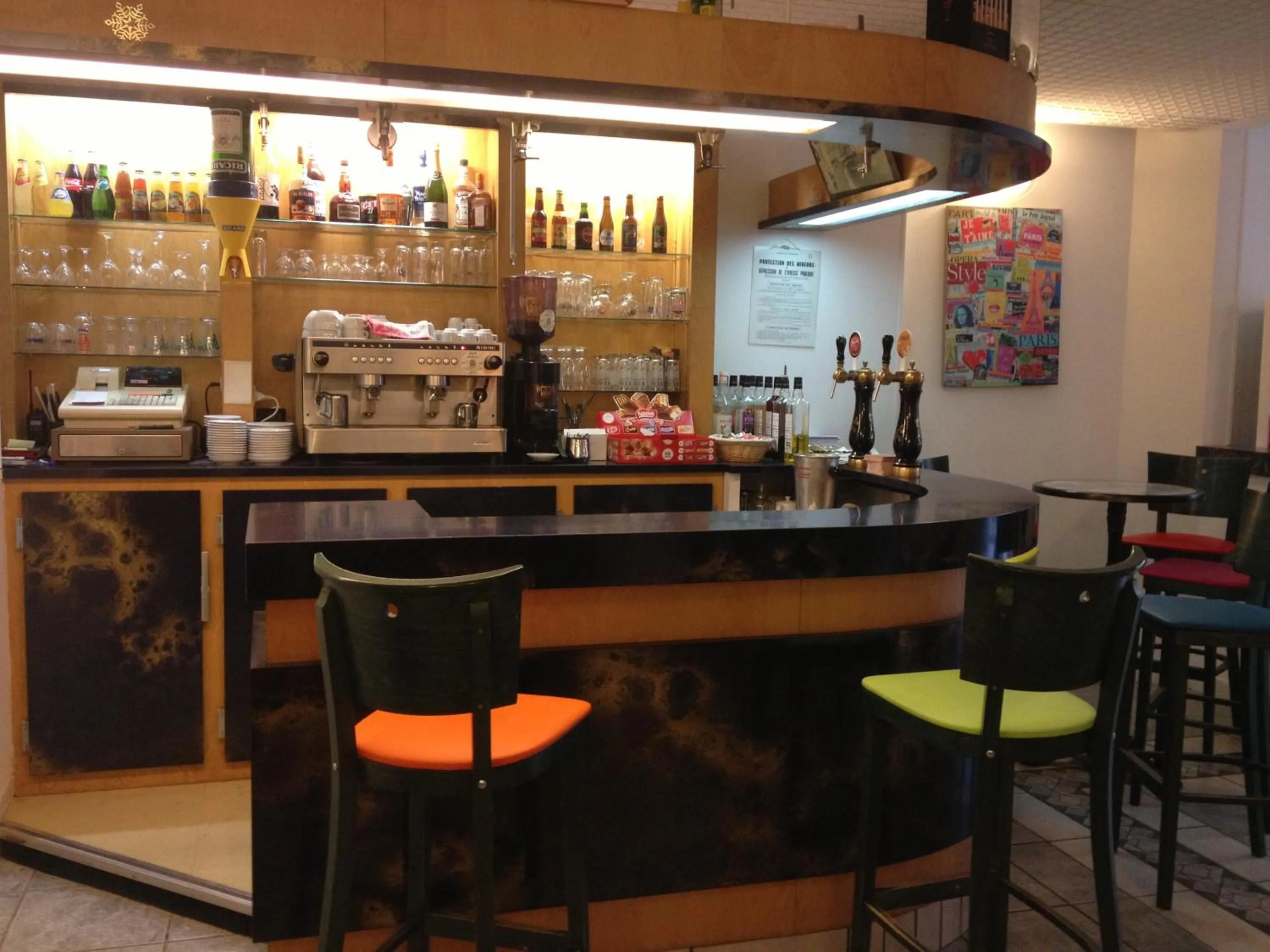 Lounge or bar in Hotel Couleurs Sud Centre-ville Gare Charleville-Mézières