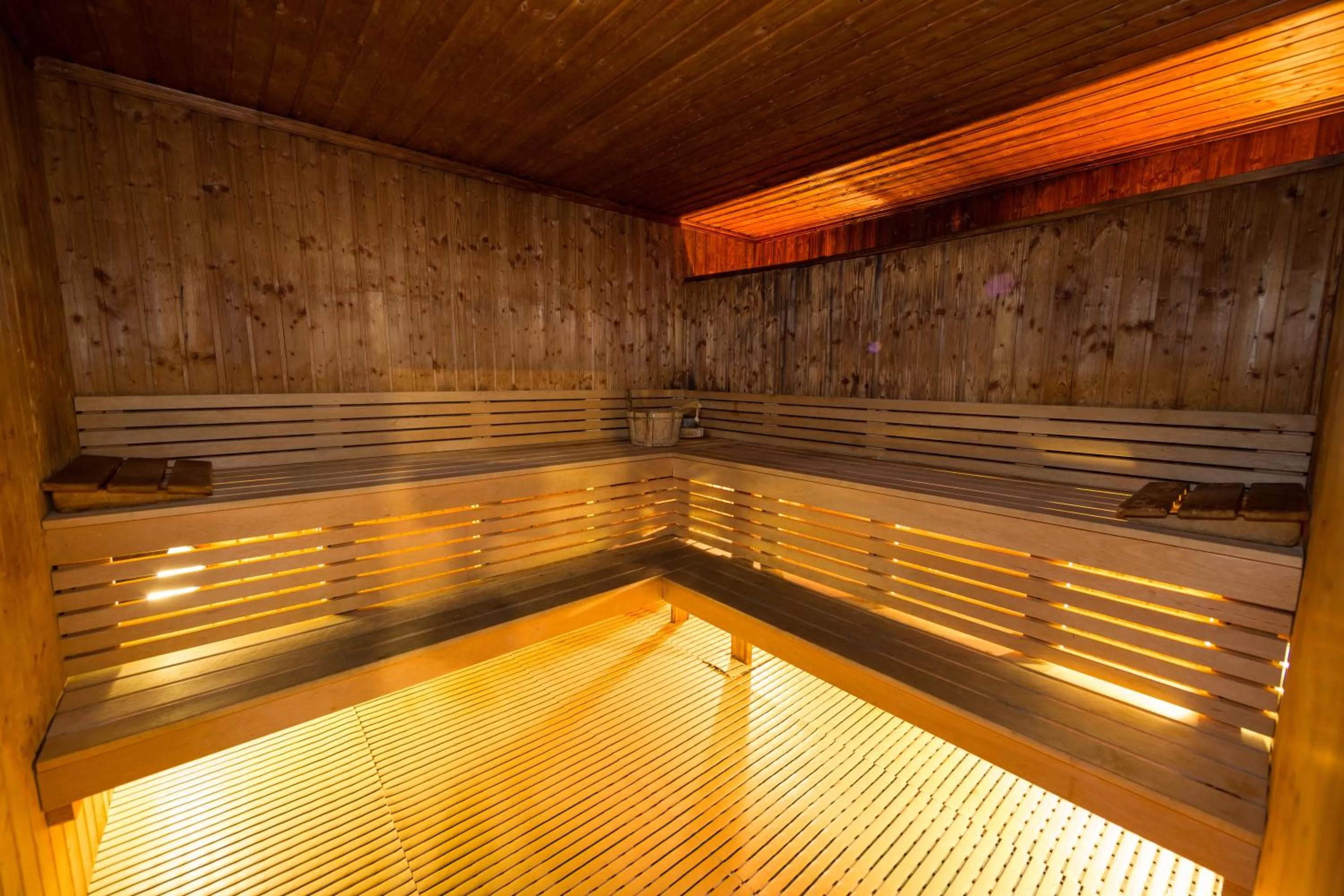 Sauna in Mövenpick Grand Al Bustan