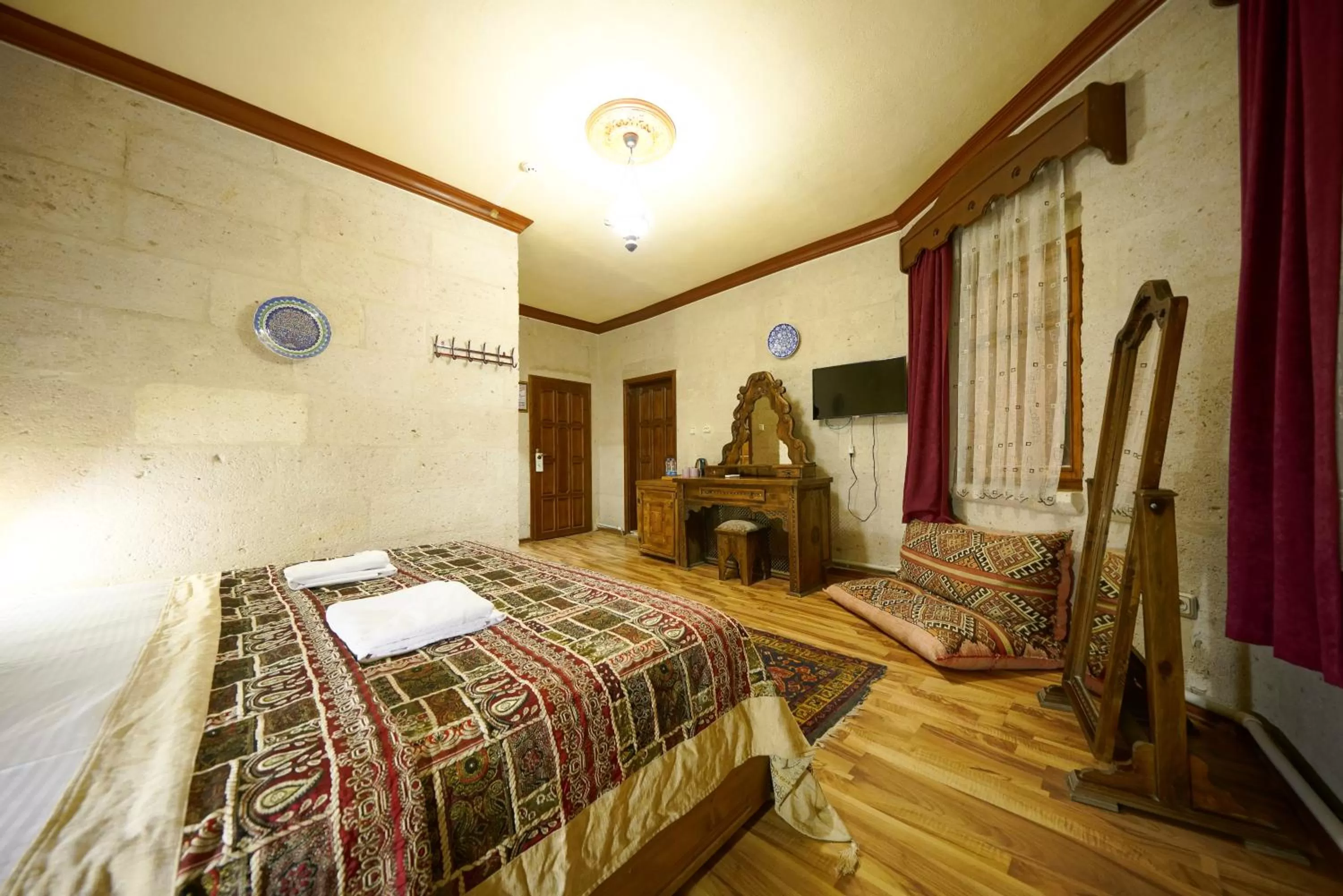 Photo of the whole room, Bed in Arch Palace