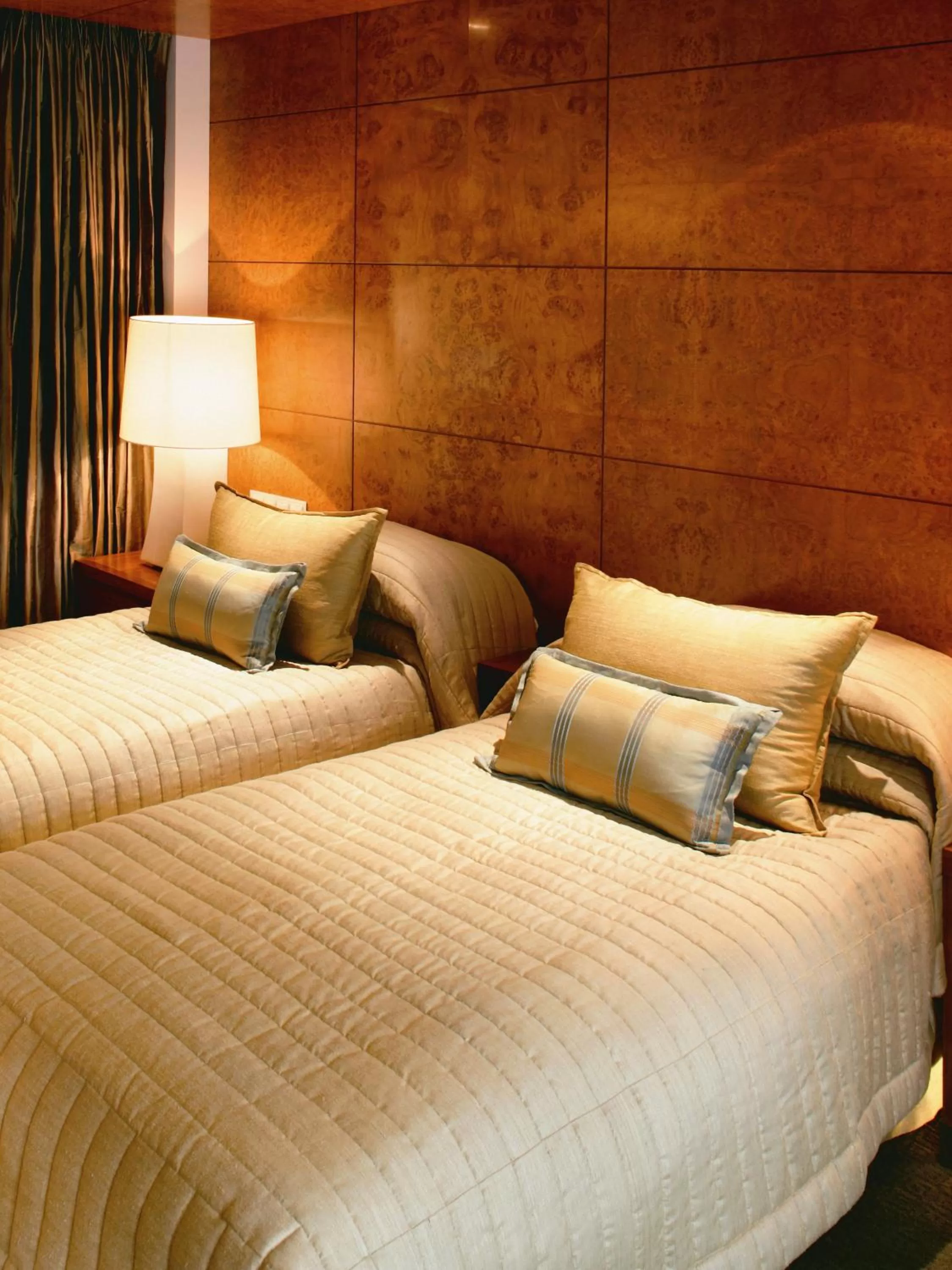 City View Twin Room in Mandarin Oriental, Hong Kong