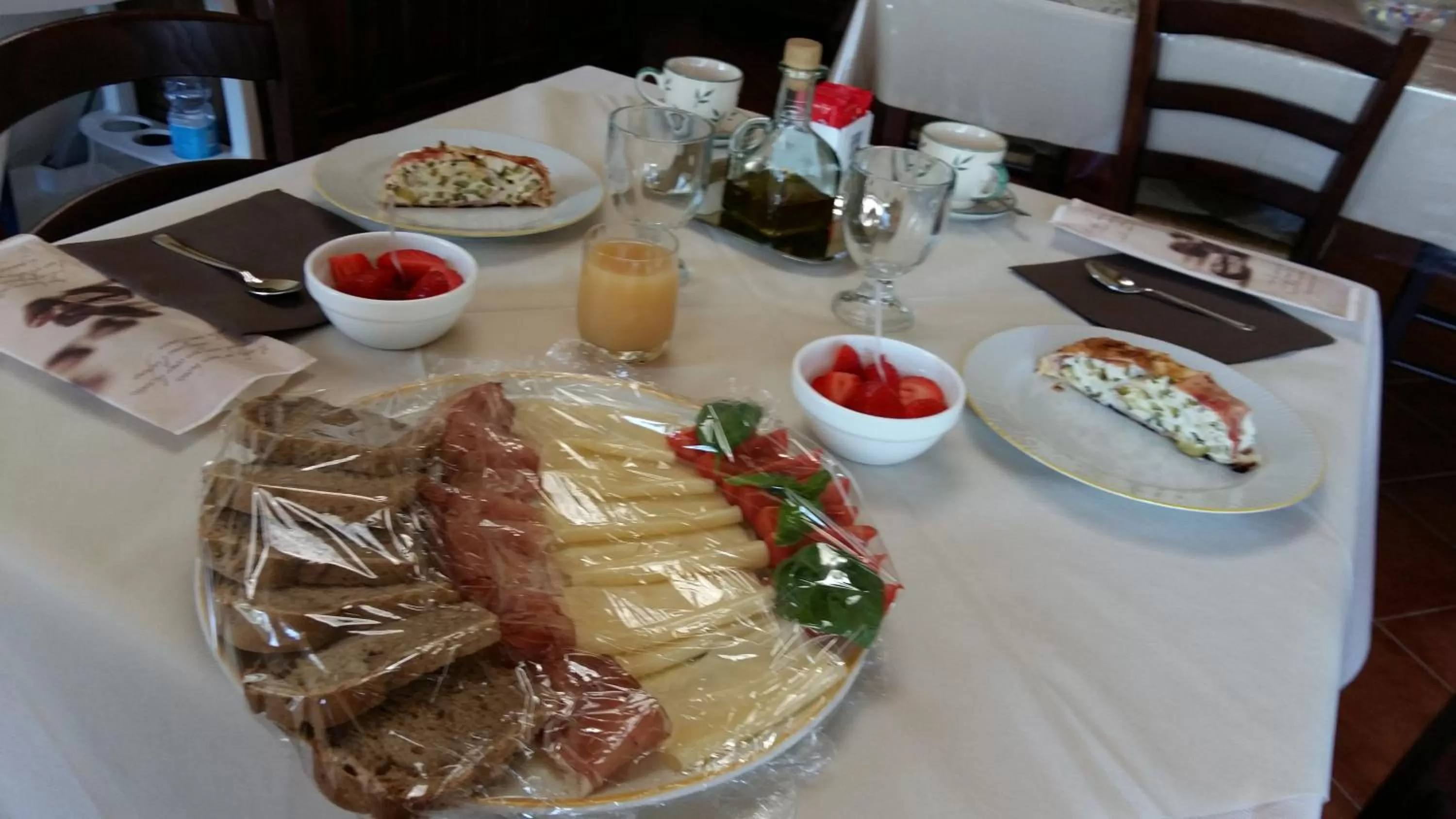 Continental breakfast in B&B La Vecchia Scuola