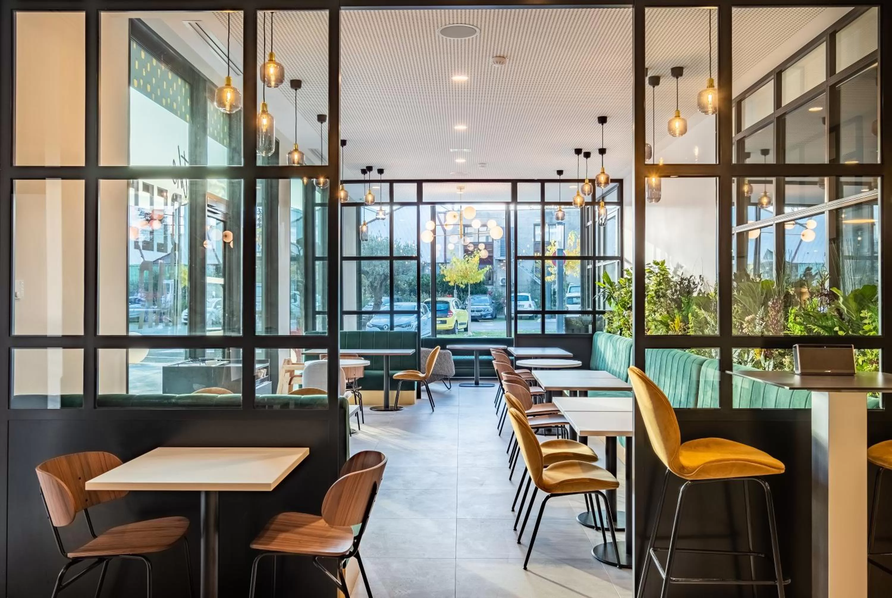 Lounge or bar in KYRIAD LYON OUEST Limonest