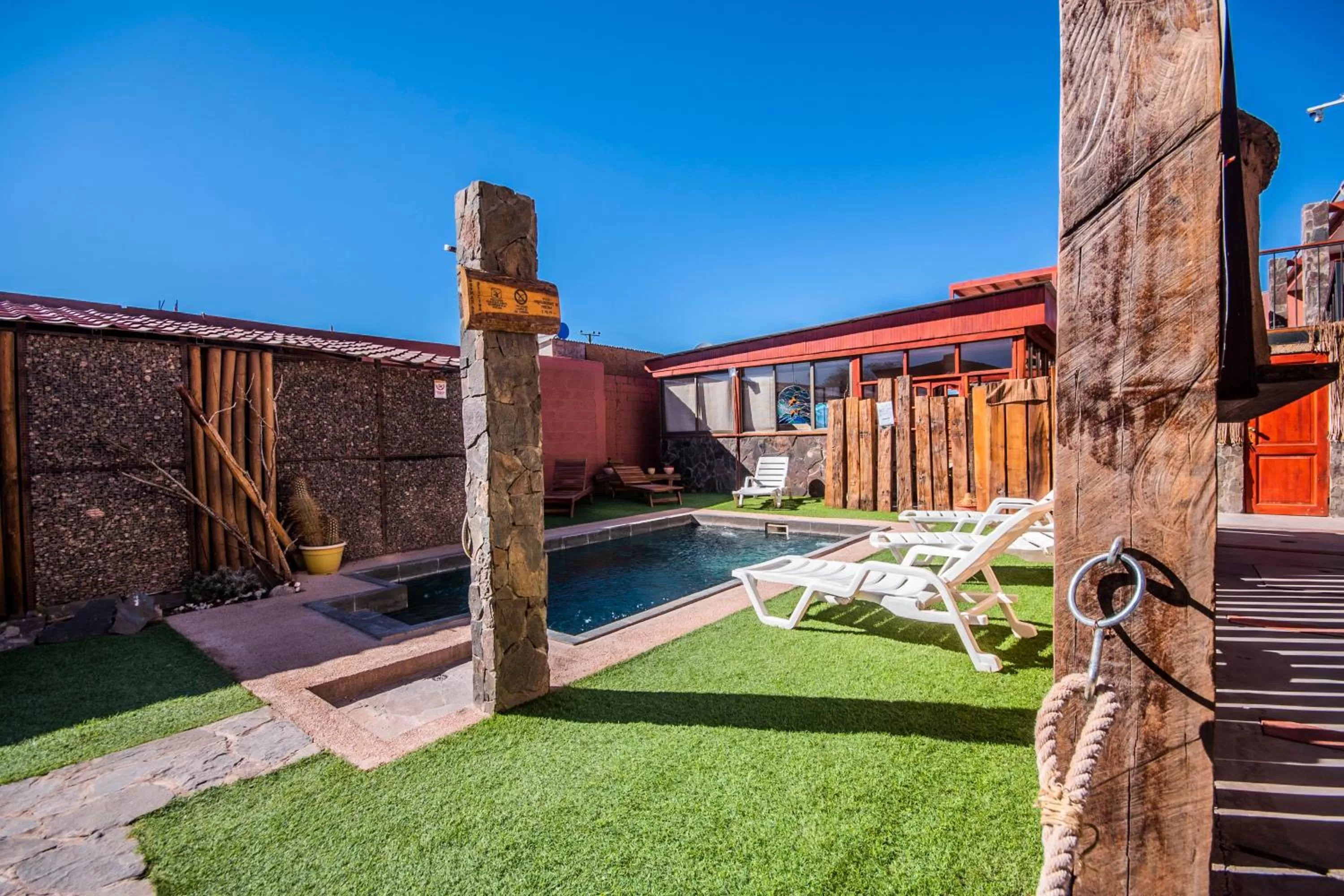 Swimming Pool in Hotel Casa Algarrobo