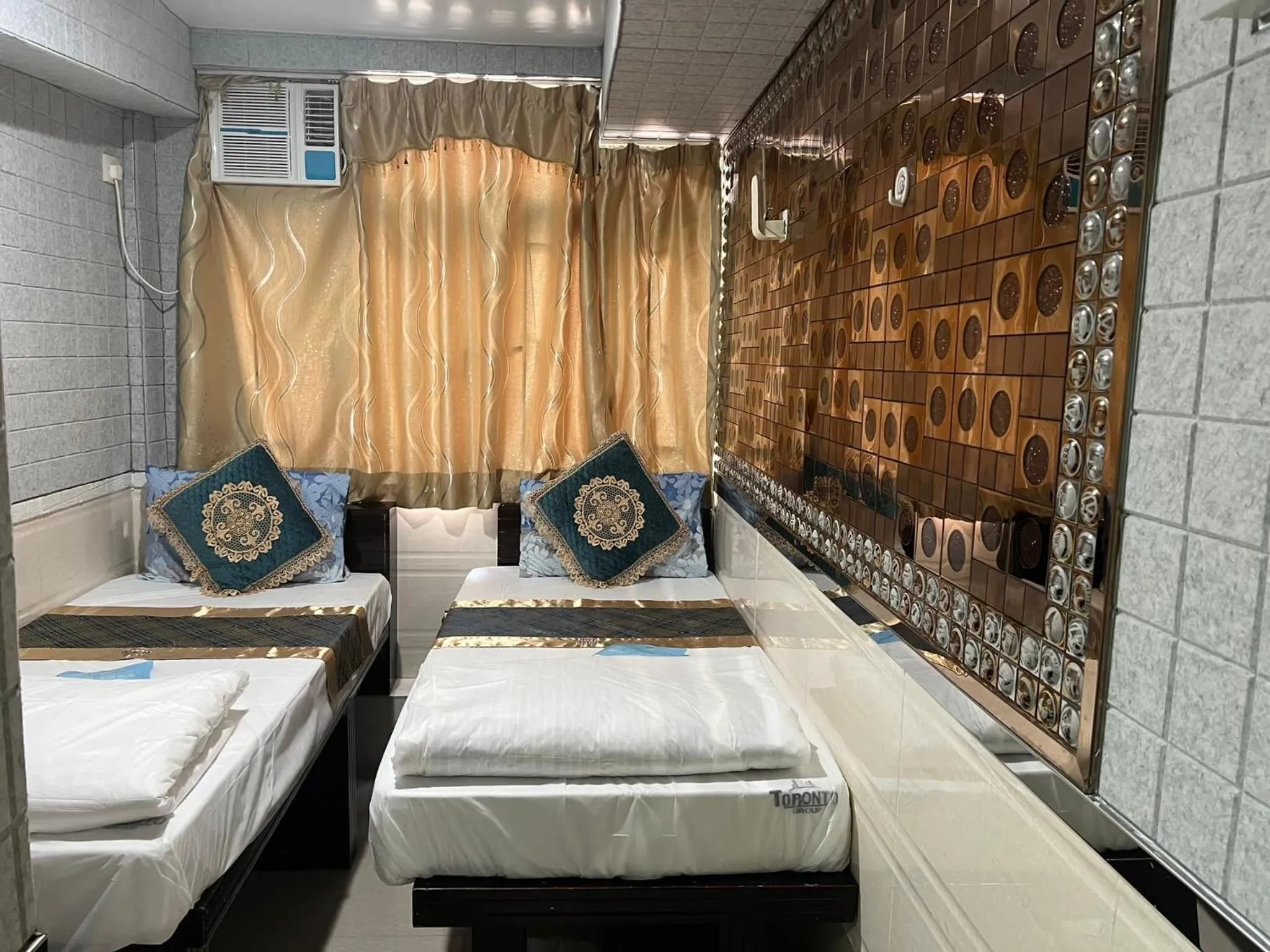 Bed in Toronto Holidays