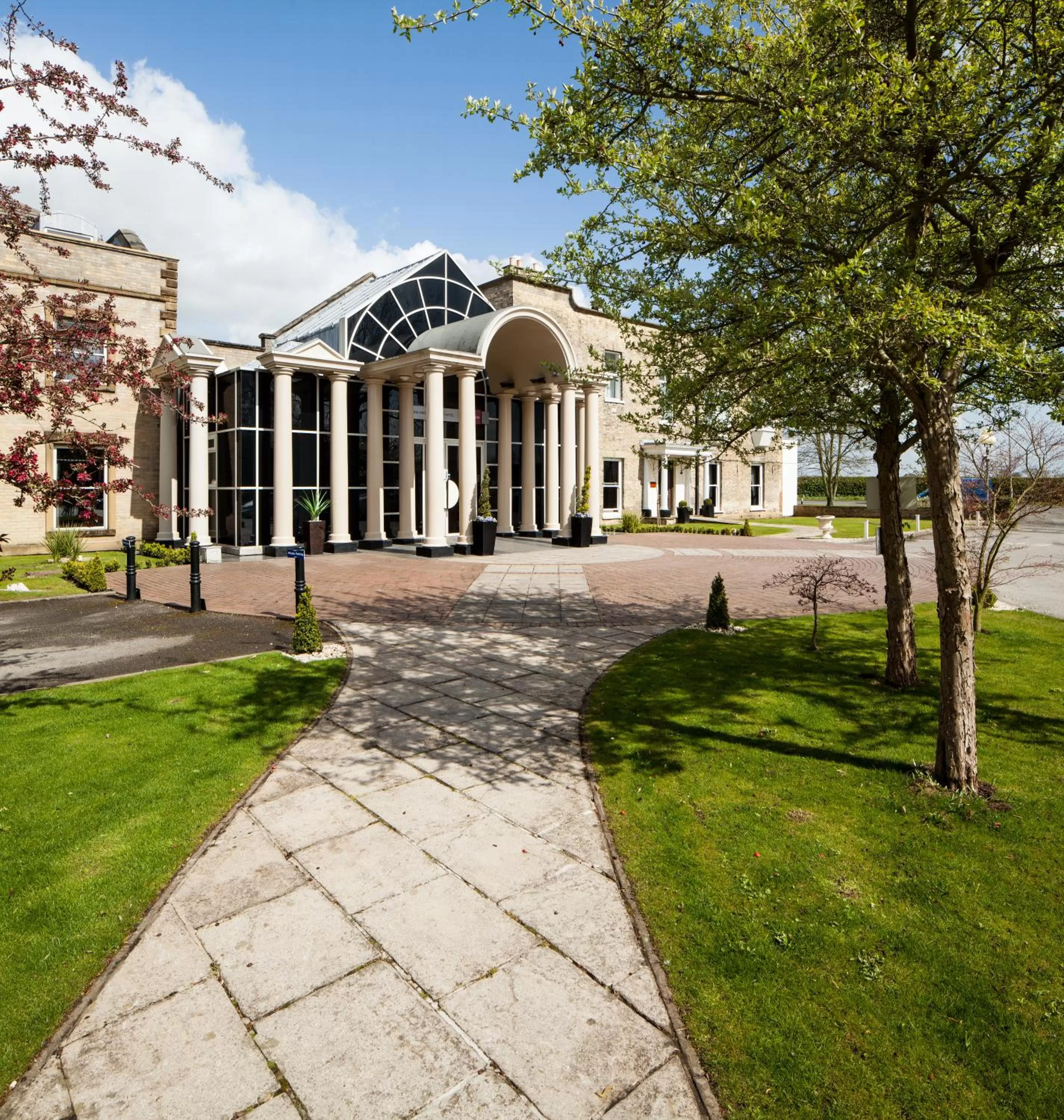 Property building in Mercure York Fairfield Manor Hotel