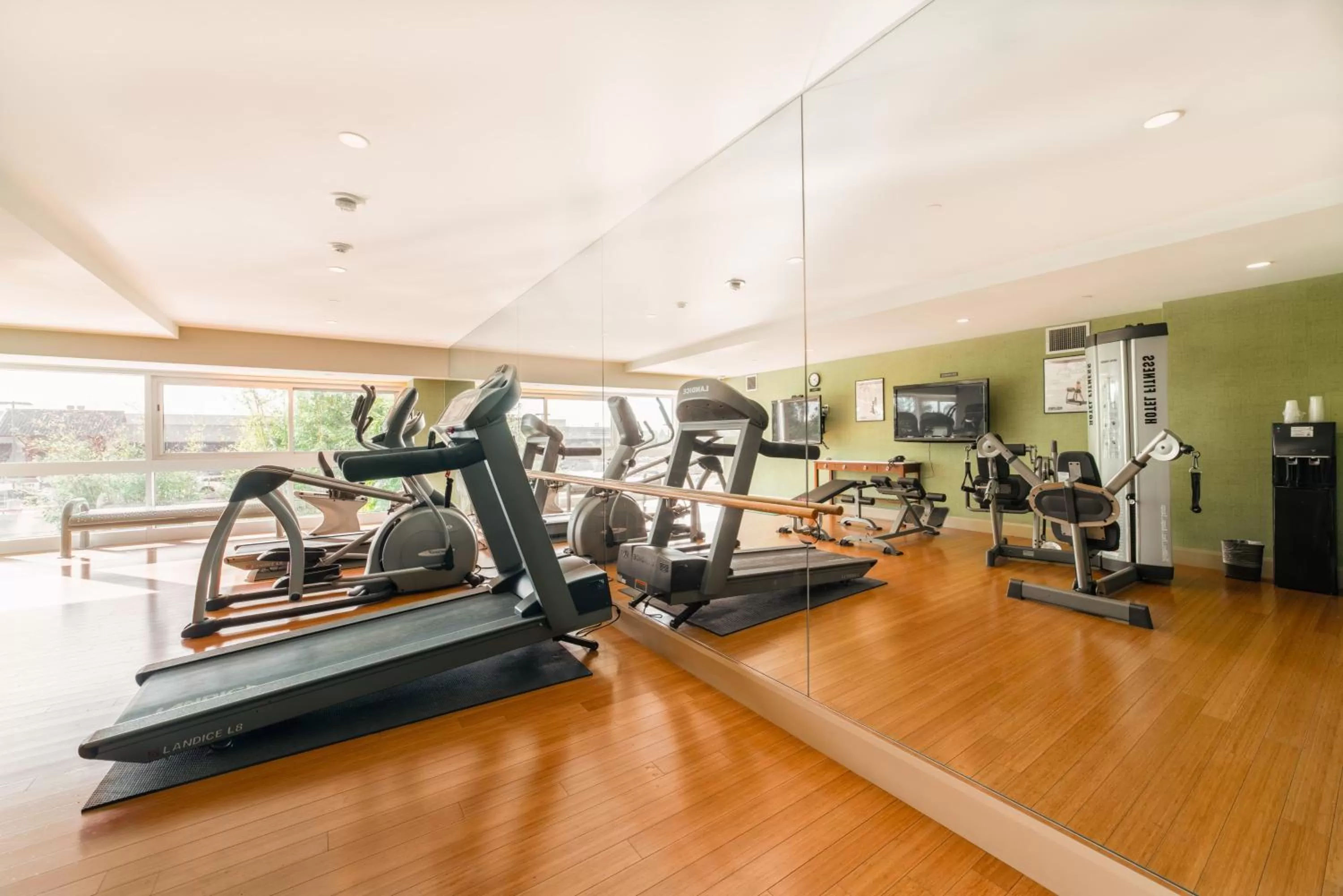 Fitness centre/facilities in Miyako Hybrid Hotel Torrance
