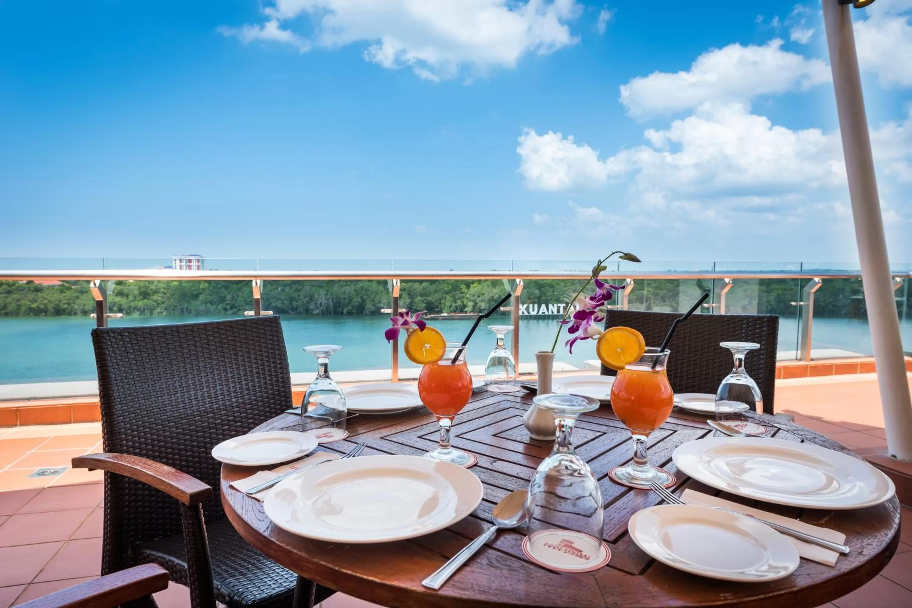 Restaurant/places to eat in Hotel Sentral Kuantan @ Riverview City Centre