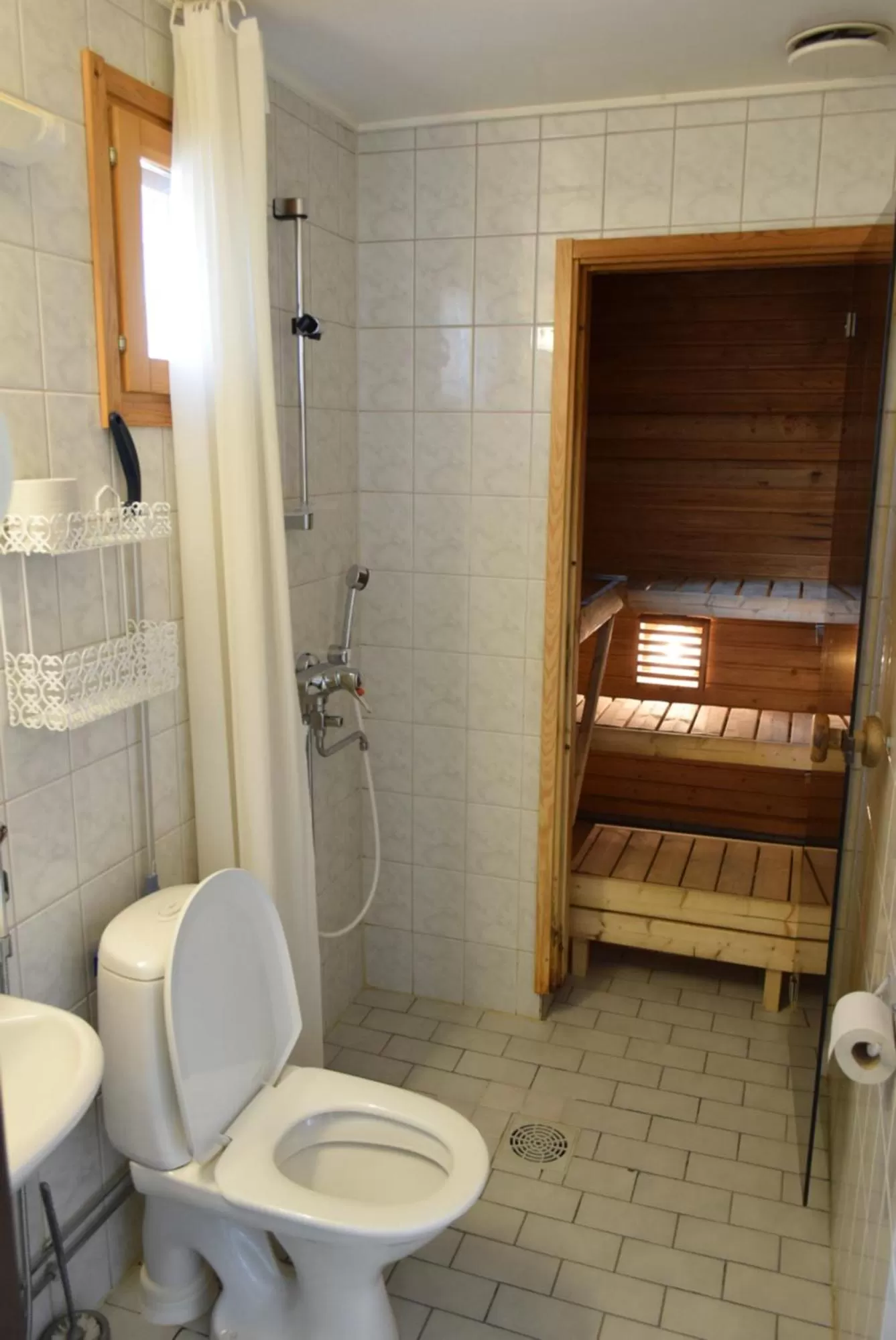 Shower, Bed in Visulahti Cottages