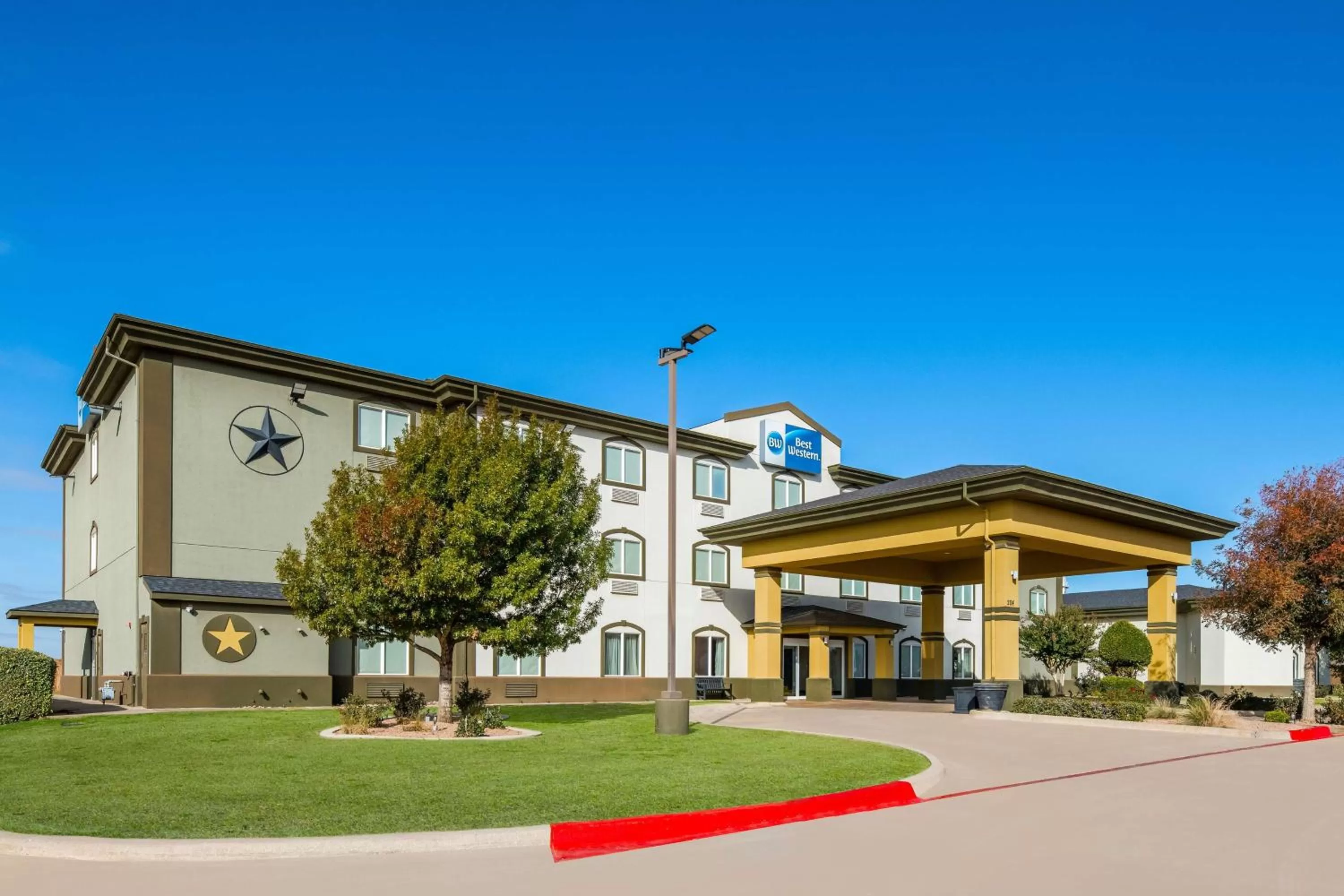 Property building in Best Western South Plains Inn & Suites