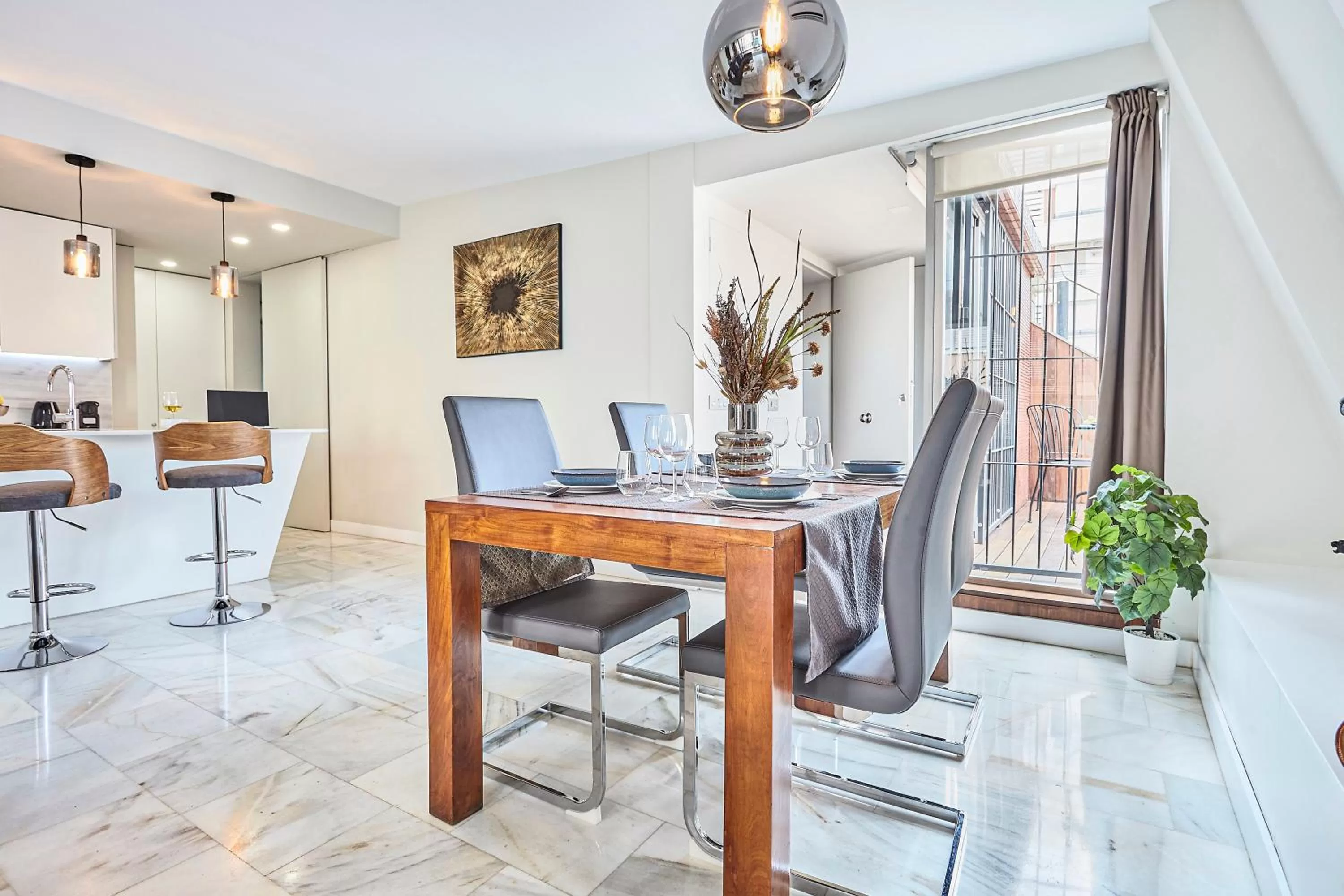 Dining Area in Hello Alicante Apartamentos