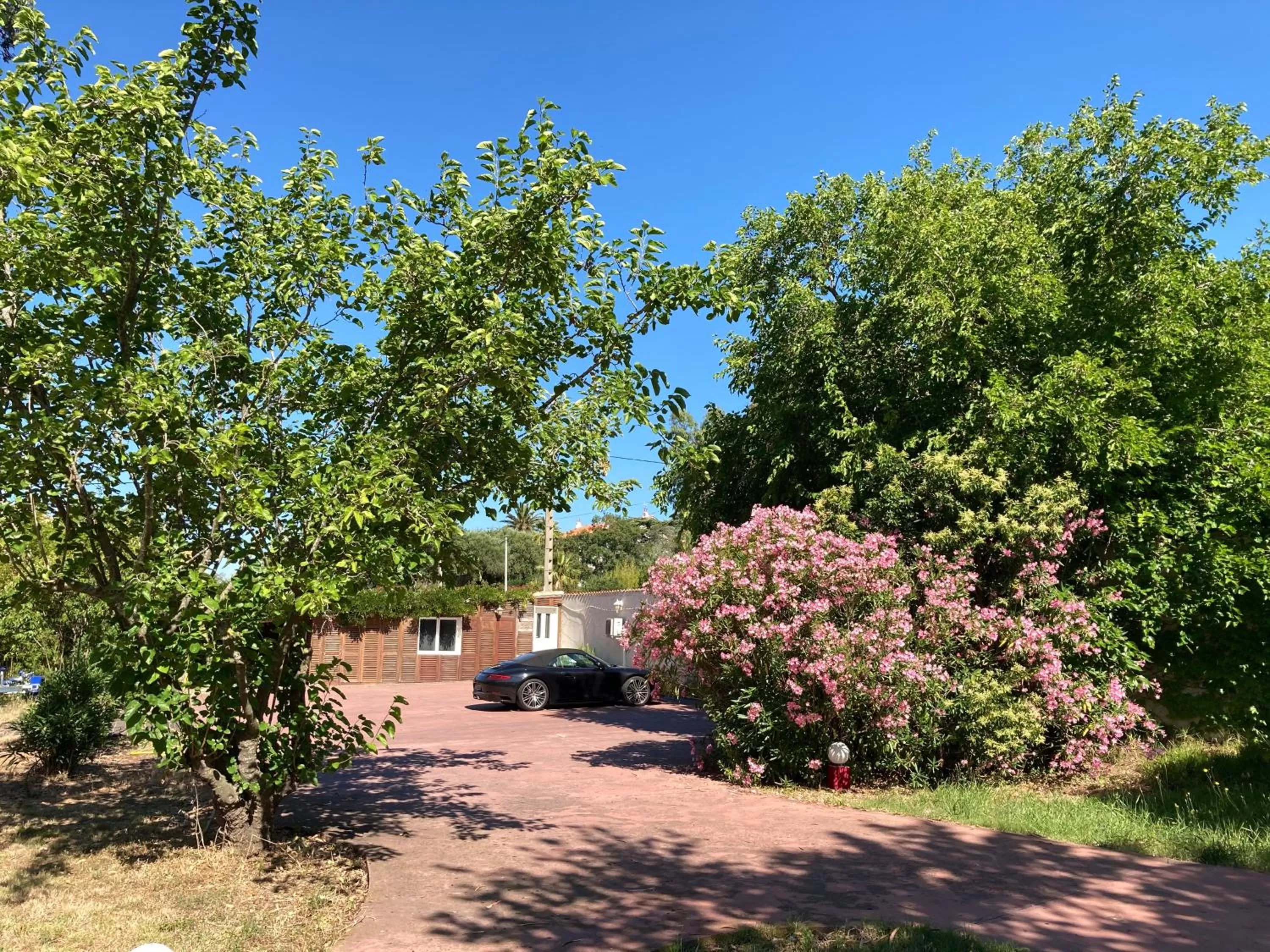 Parking in VILLA MERCEDES B&b