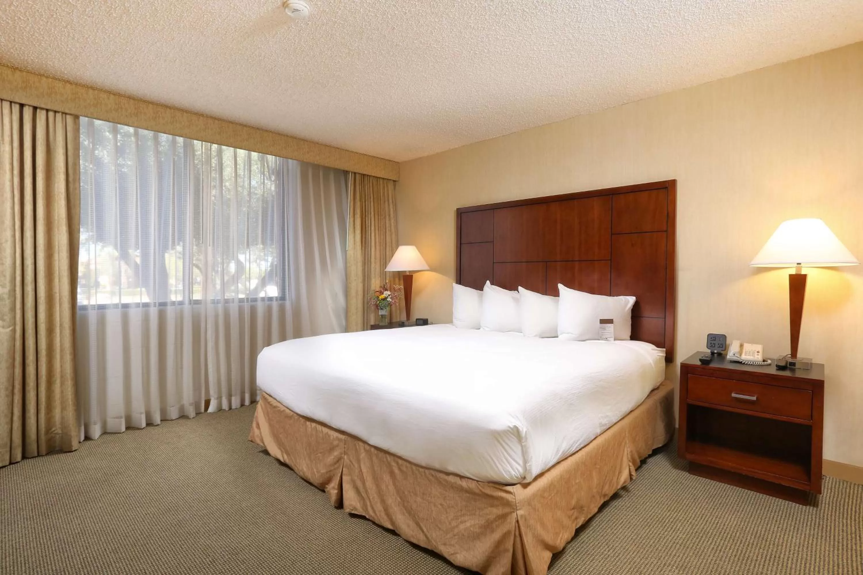 Bed in DoubleTree Suites by Hilton Tucson Airport