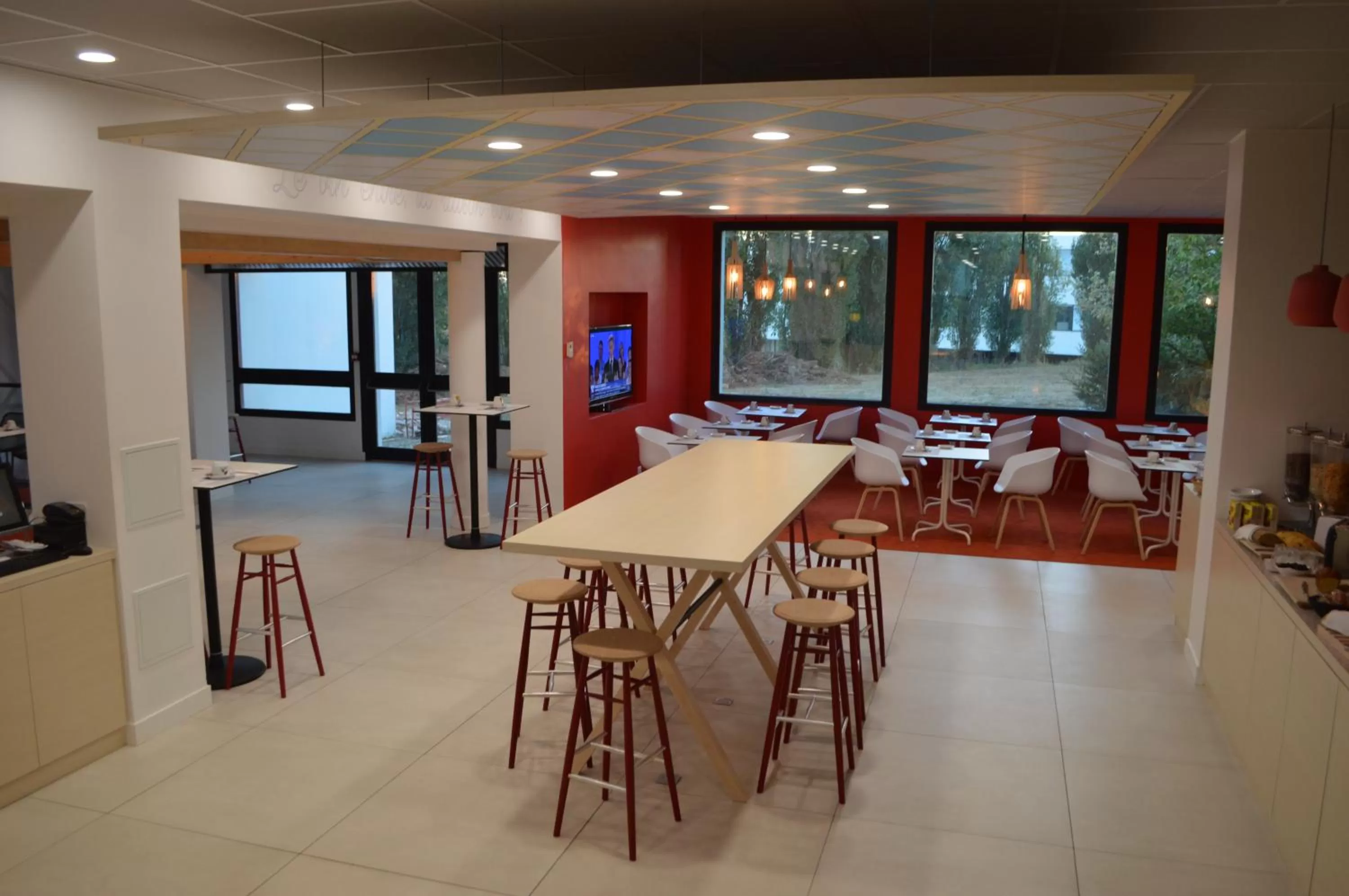 Day in Hôtel ibis Styles Auxerre Nord