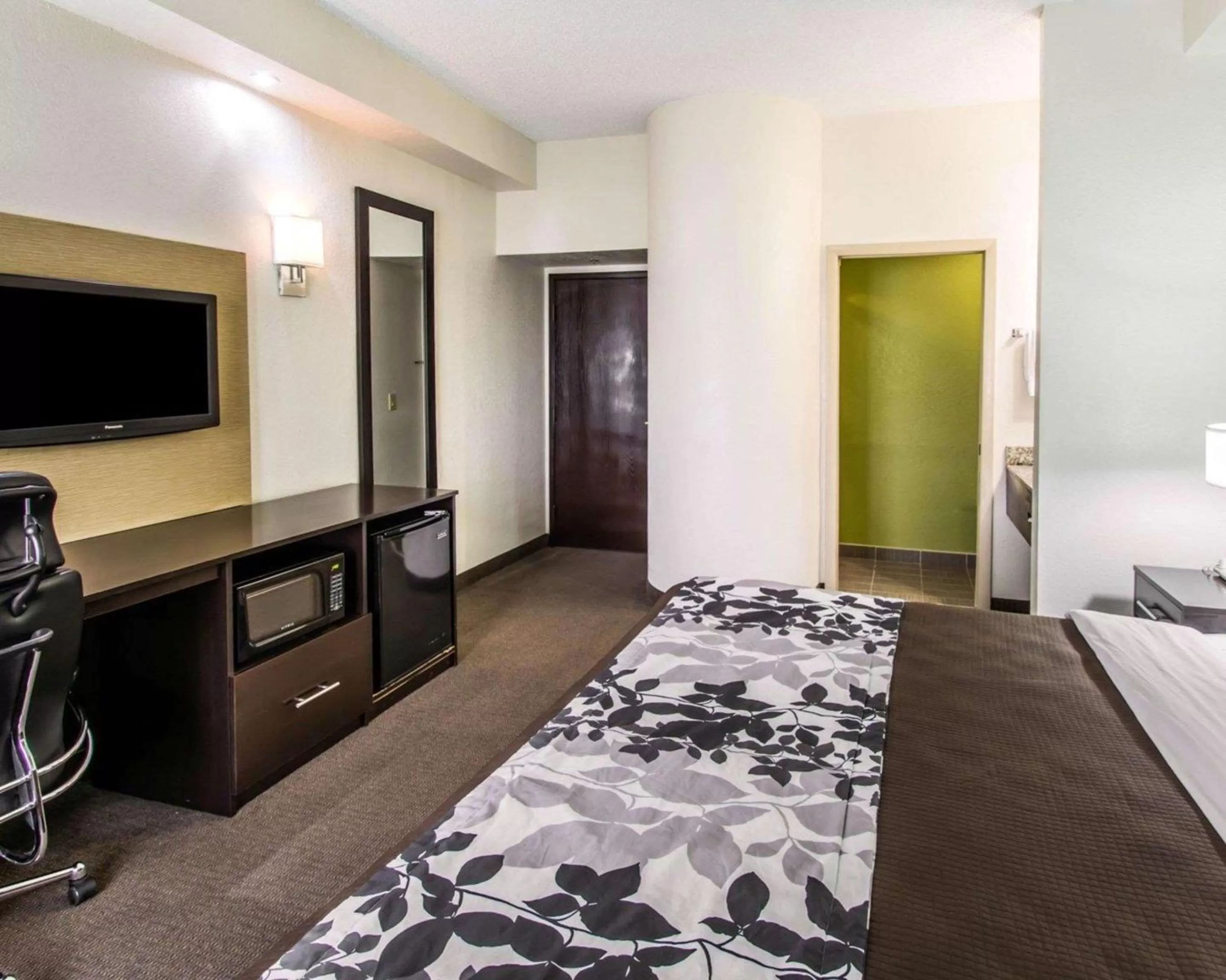 Photo of the whole room, Bed in Sleep Inn Fort Pierce I-95