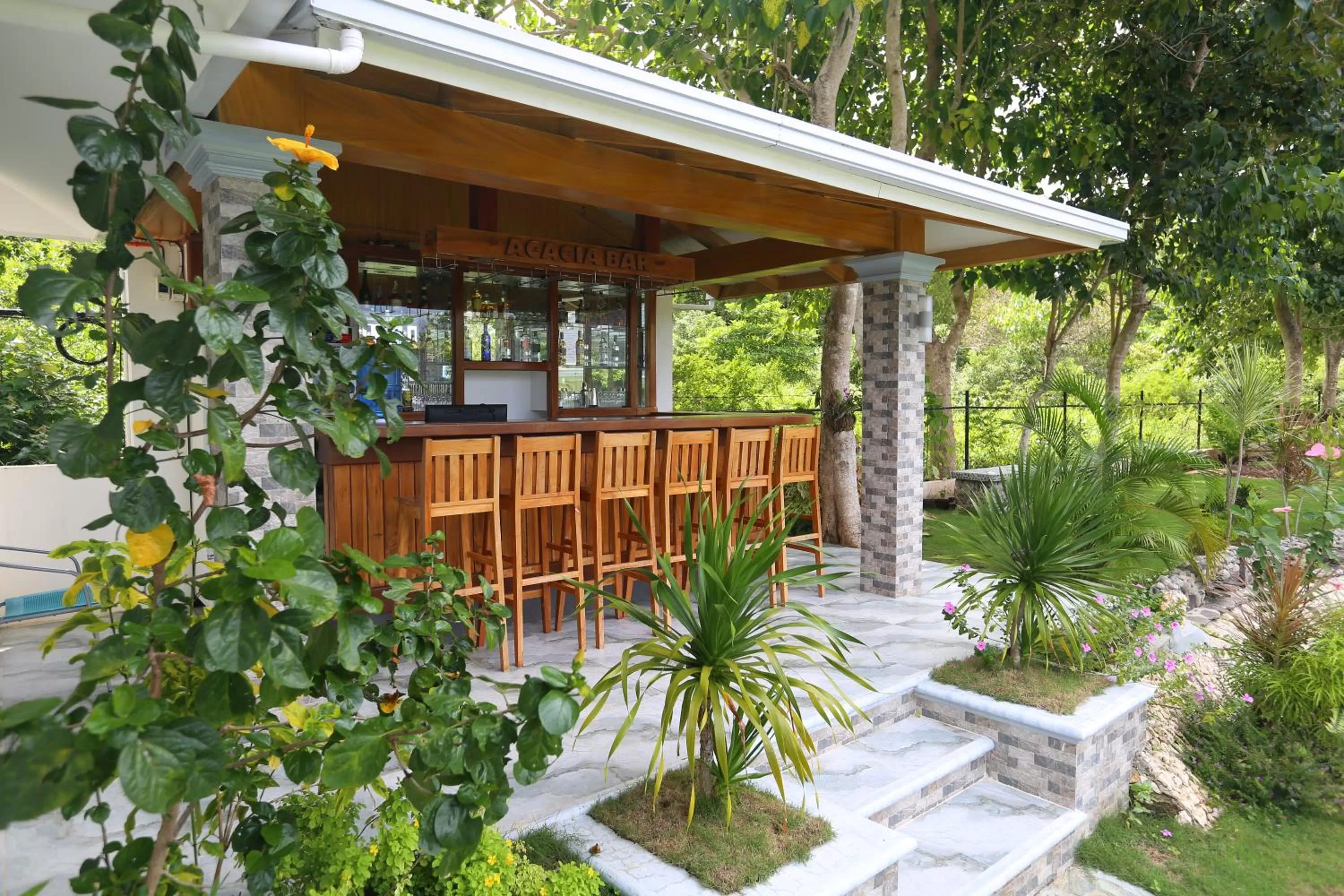 Lounge or bar in Garden Bungalows Resort