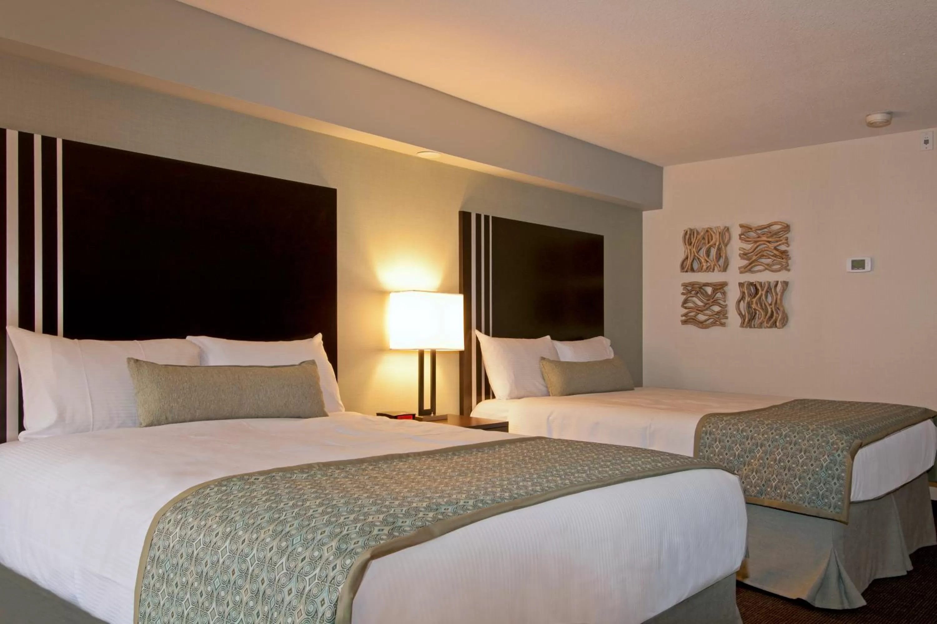 Bed in Coast Kamloops Hotel & Conference Centre