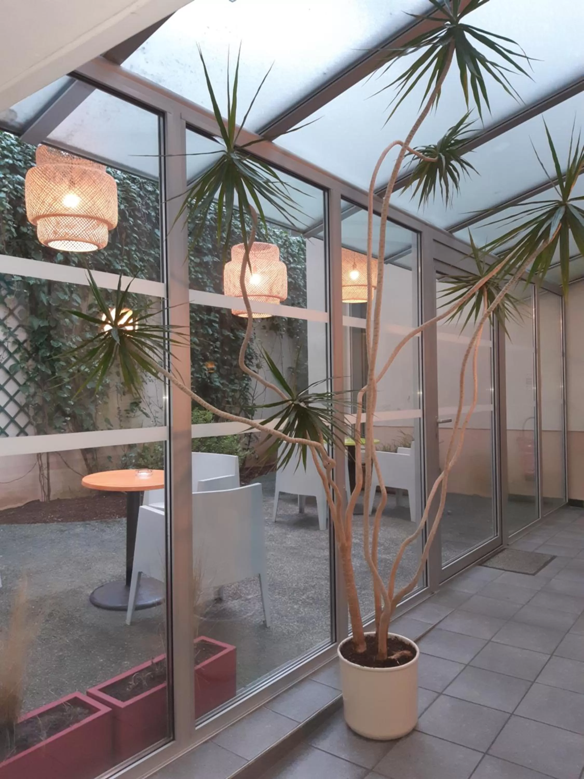 Patio in Hotel de la Gare Brest