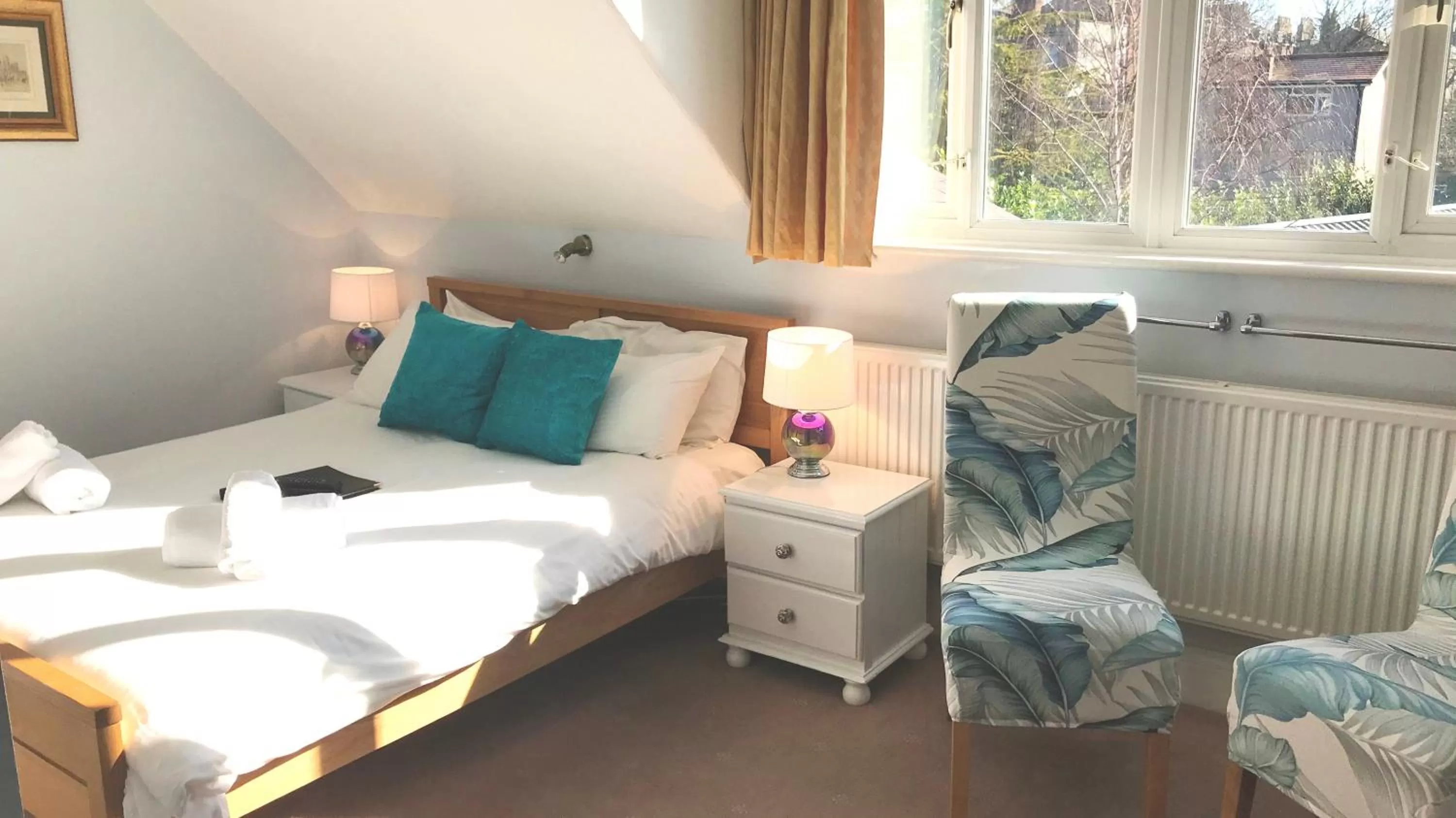 Bed in St. Raphael Guest House