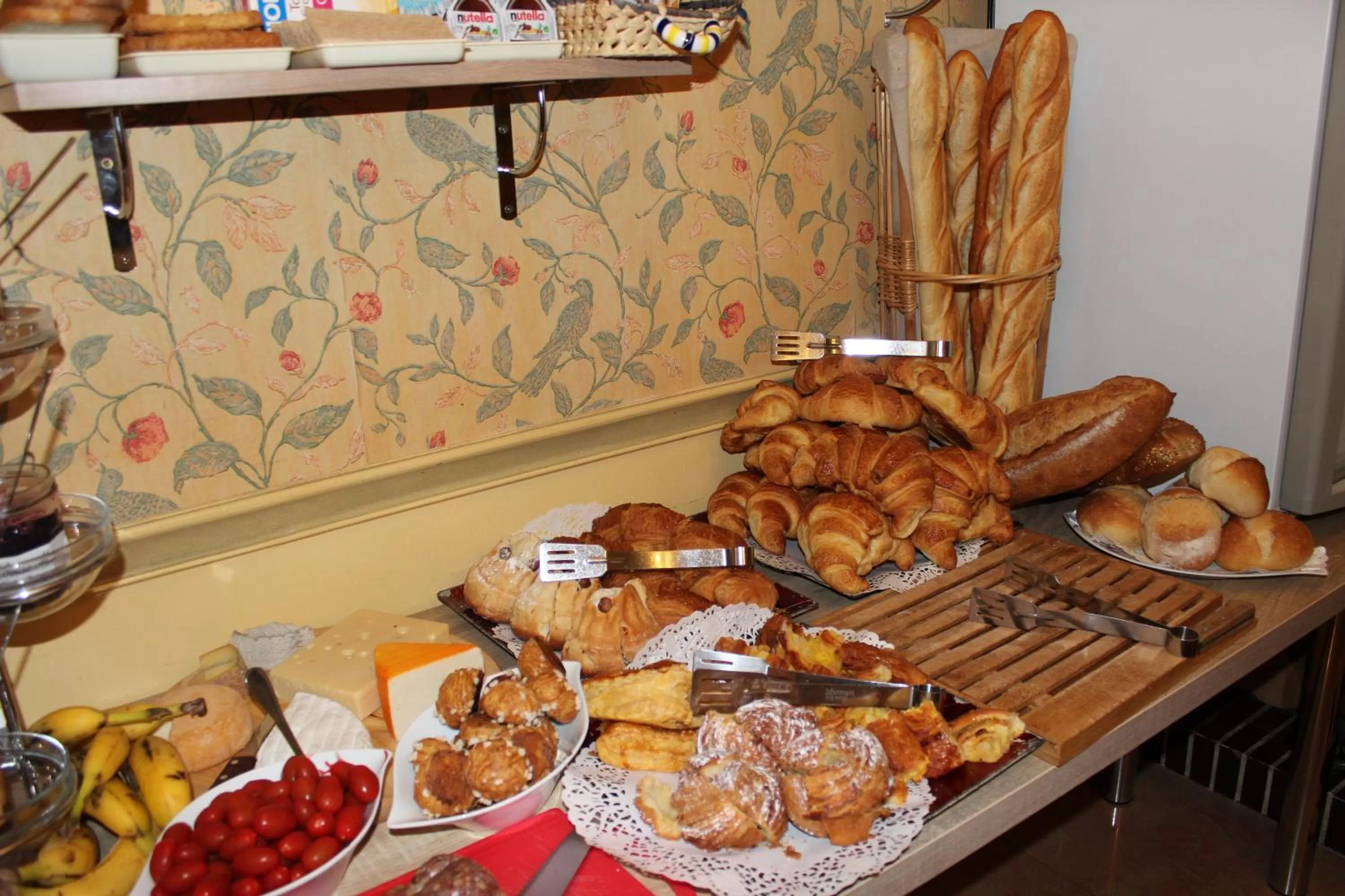 Buffet breakfast in Hotel Bristol