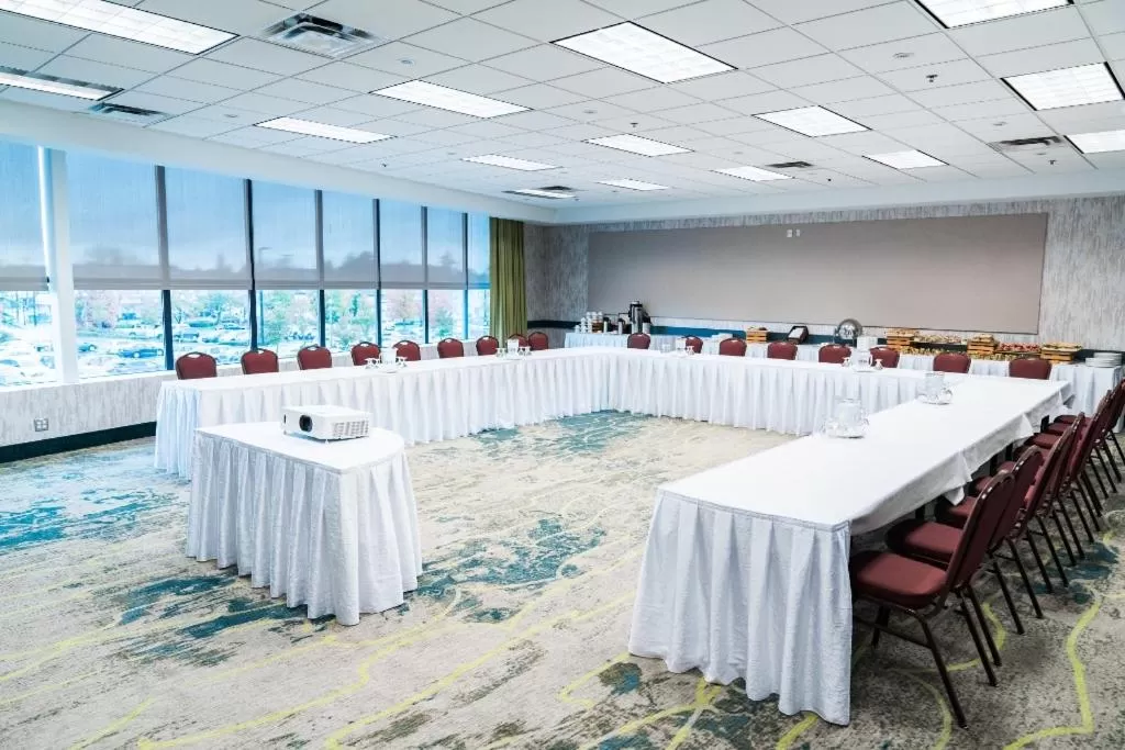 Meeting/conference room in Coast Hotel & Convention Centre