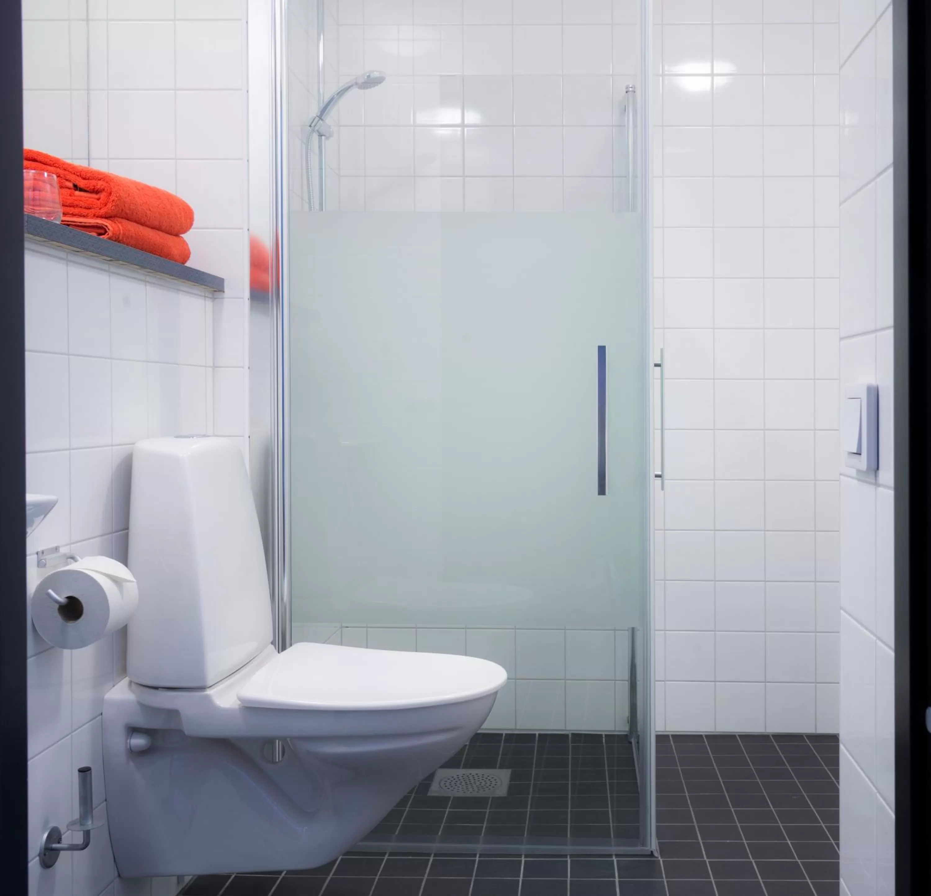 Shower in First Hotel Central