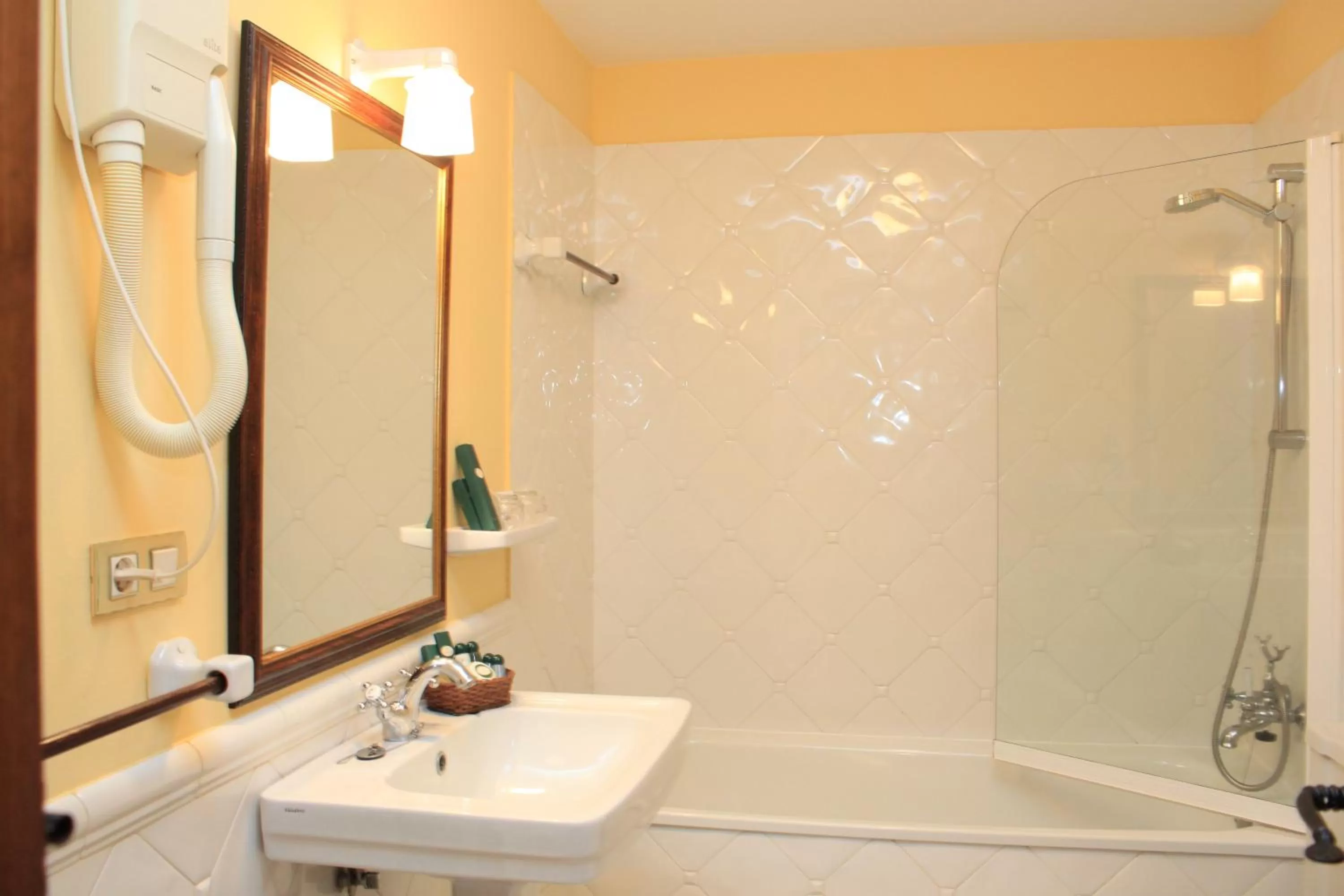 Bathroom in Hotel Virxe da Cerca by Pousadas de Compostela