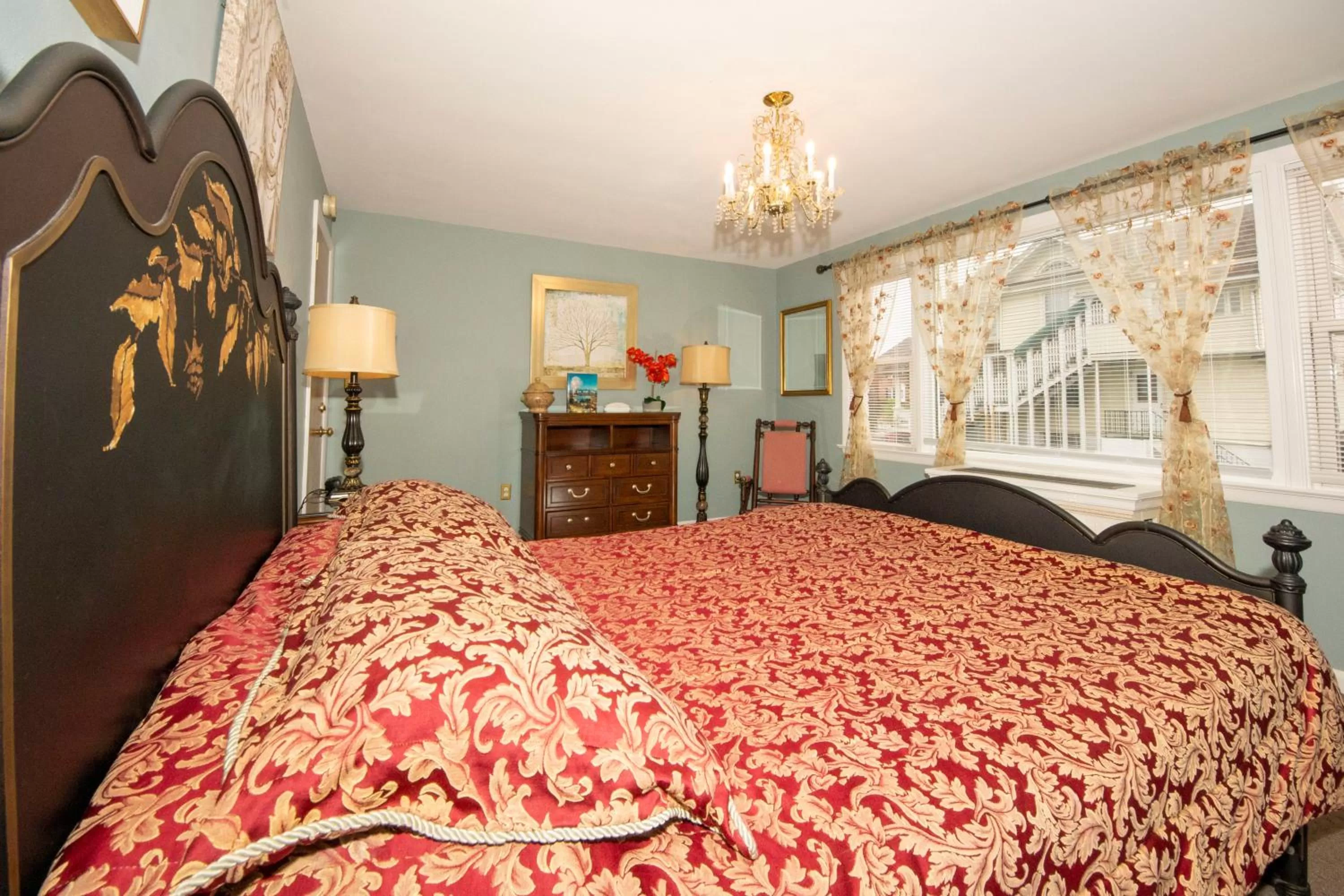 Photo of the whole room, Bed in Simmons Motel and Suites