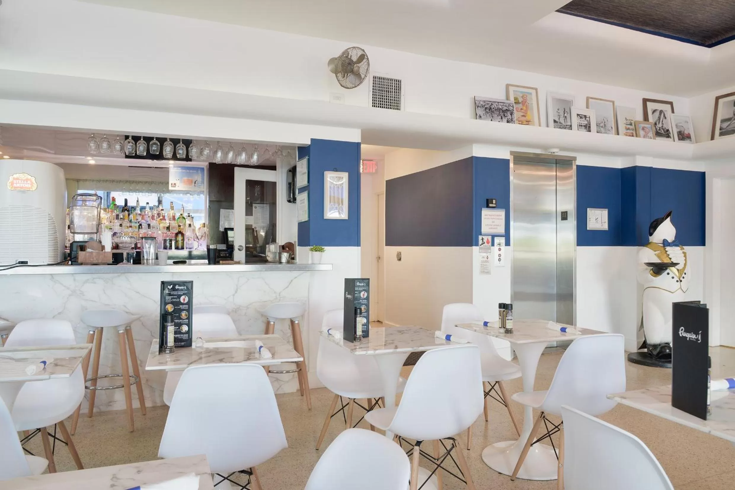 Restaurant/places to eat in Penguin Hotel