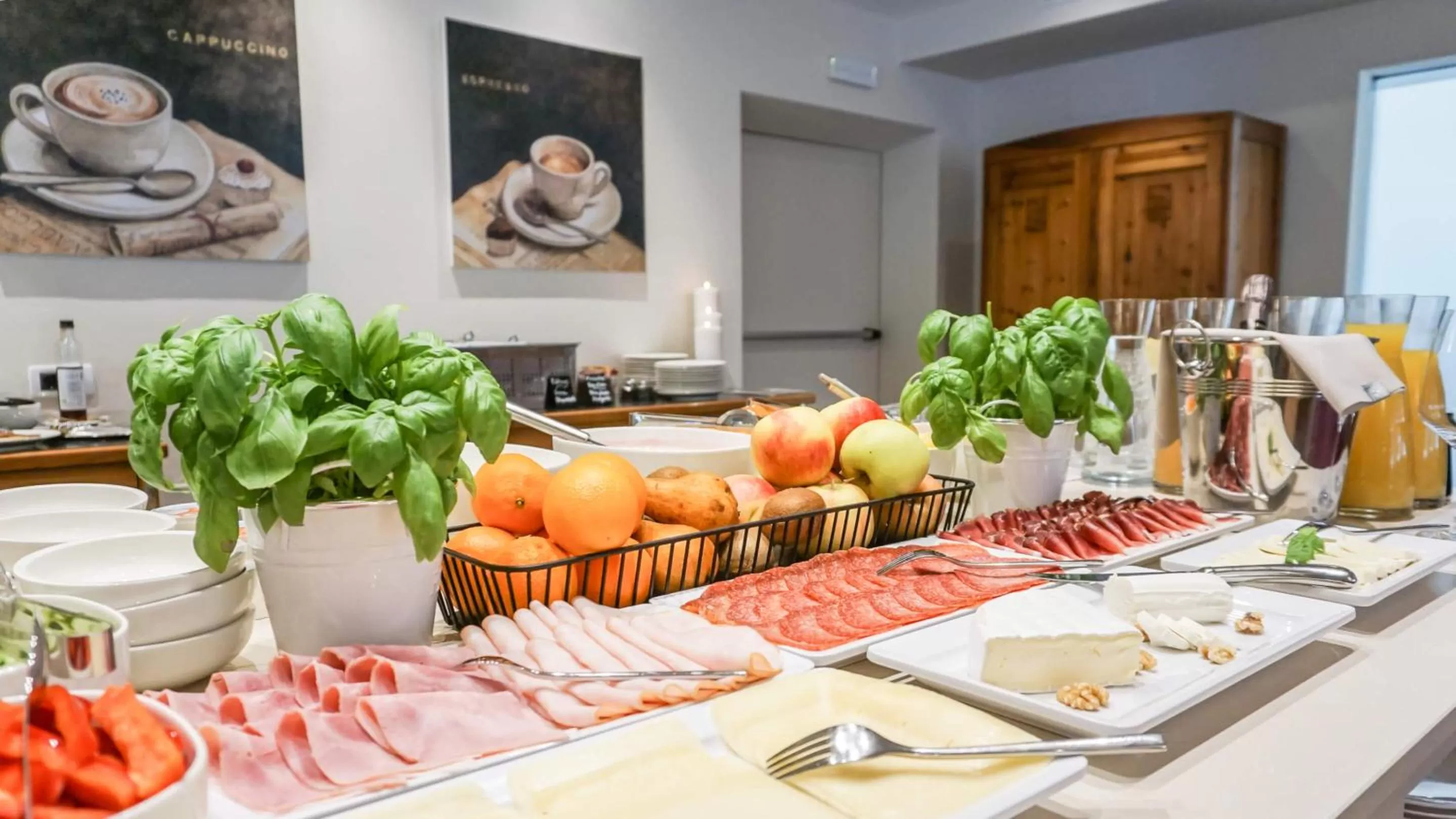 Food and drinks in Hotel Villa Laurus