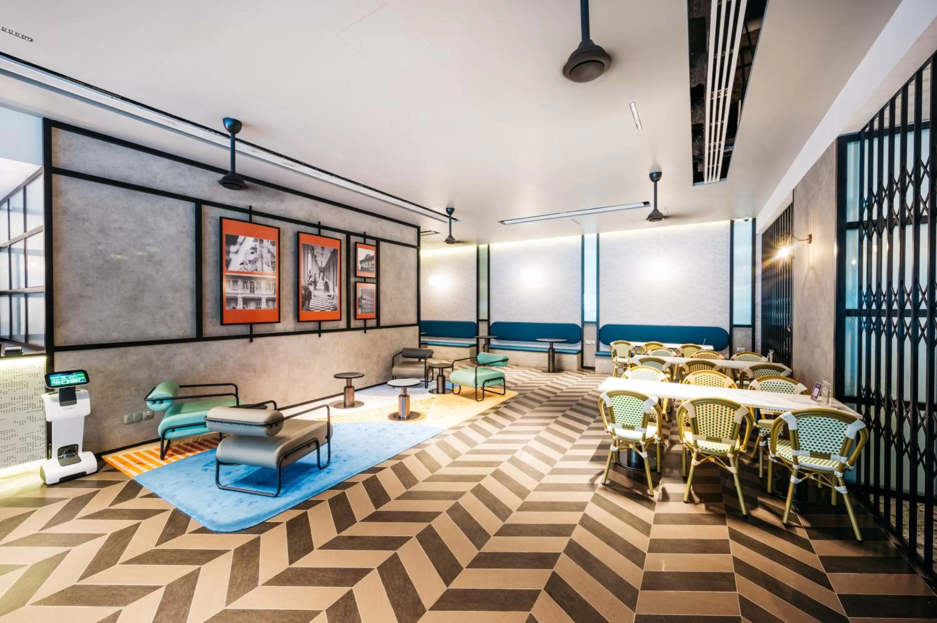 Lobby or reception in Mercure Singapore Tyrwhitt