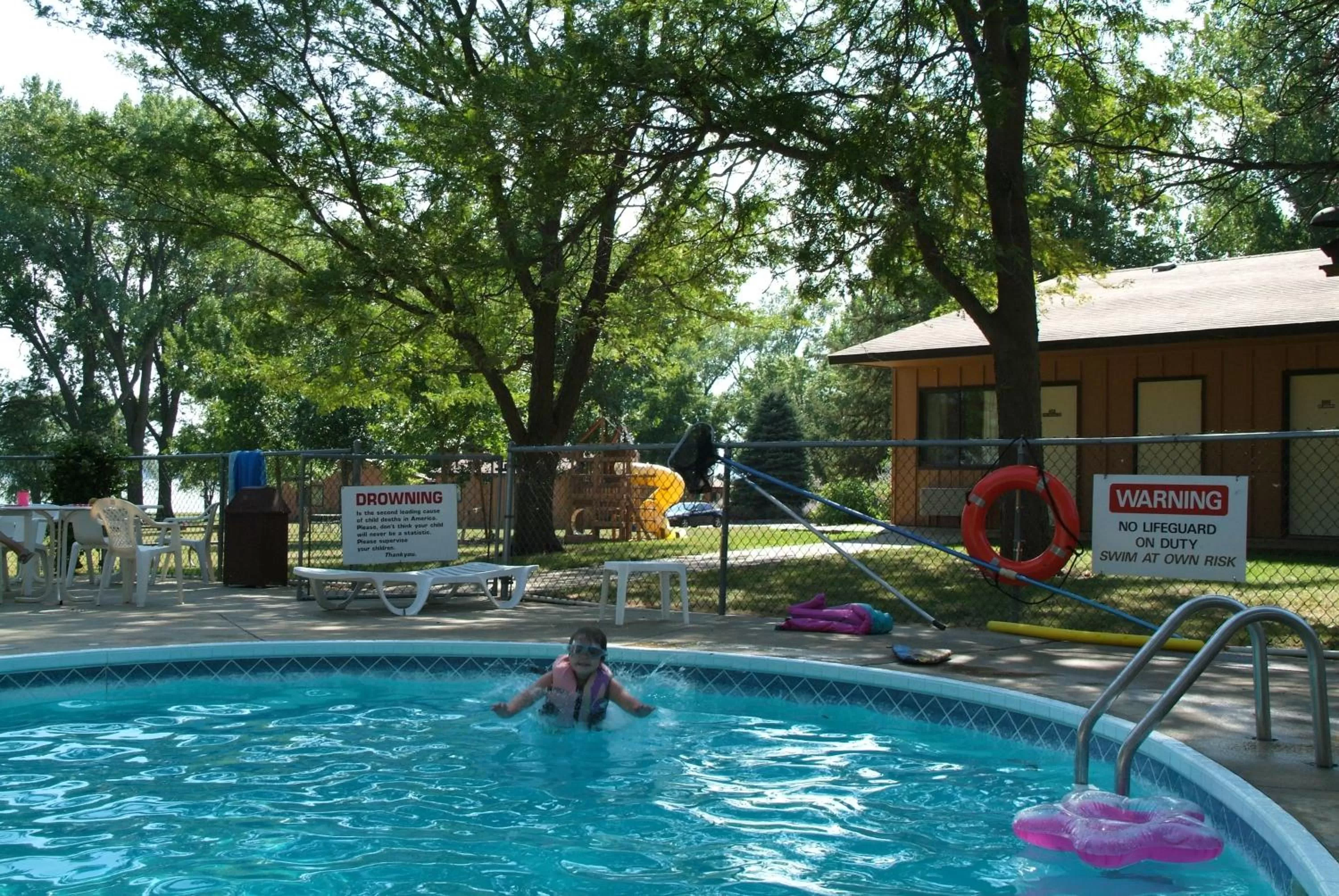 Swimming pool in Lewis & Clark Resort