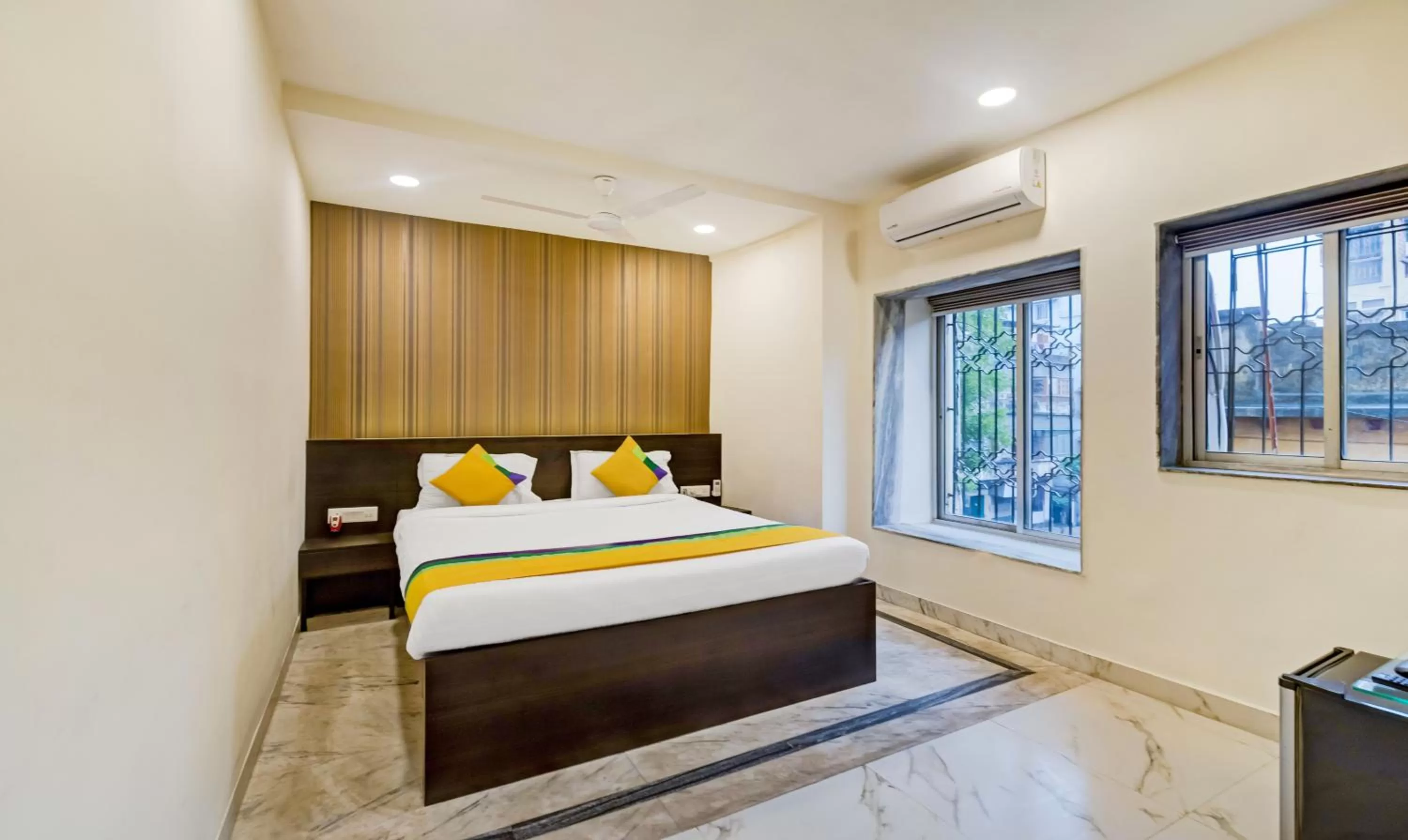 Bedroom, Bed in Itsy Hotels Neeranand Plaza, Bhawanipur
