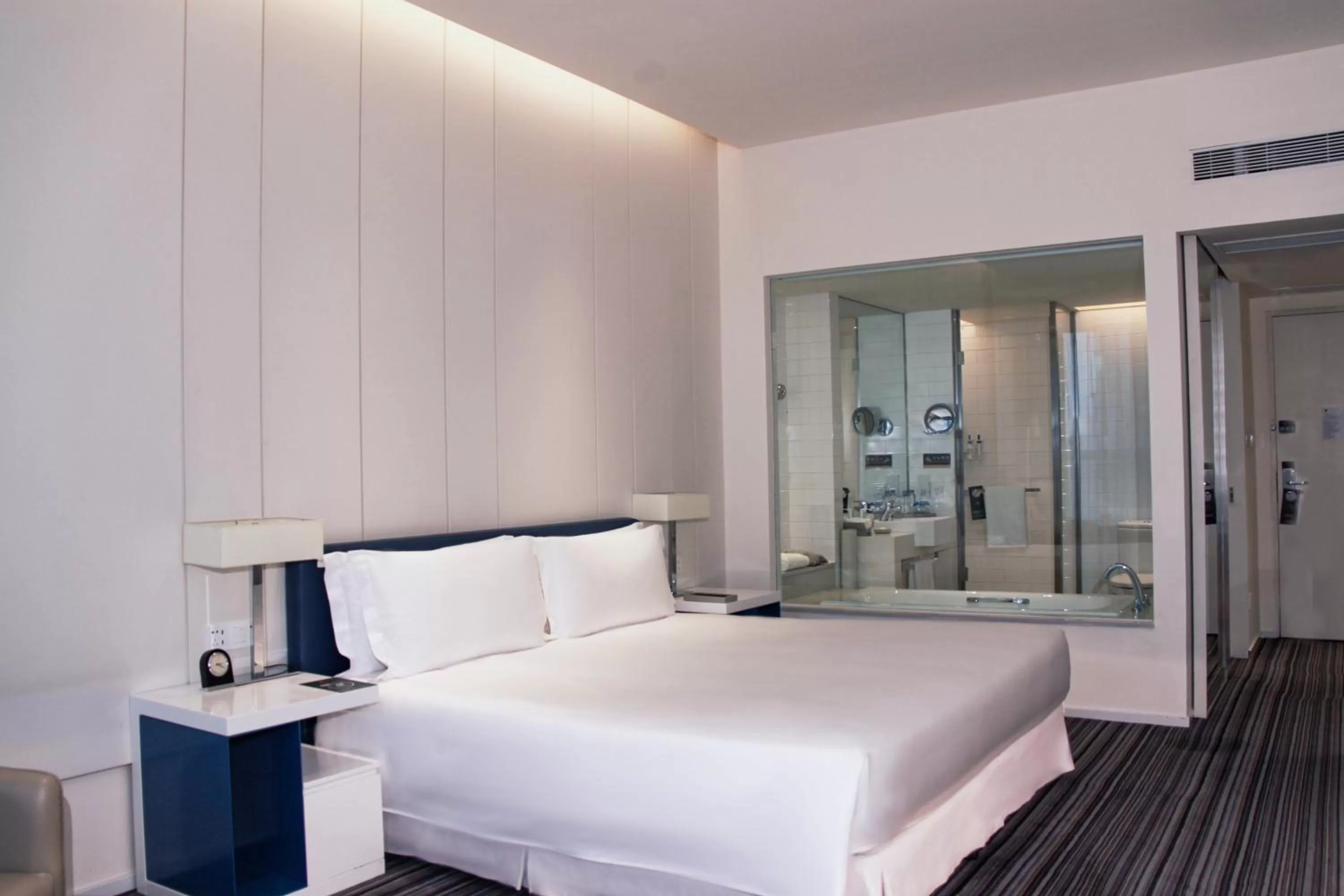 Bedroom, Bed in Grand Mercure Shanghai Century Park- Free Shuttle Bus to SNIEC