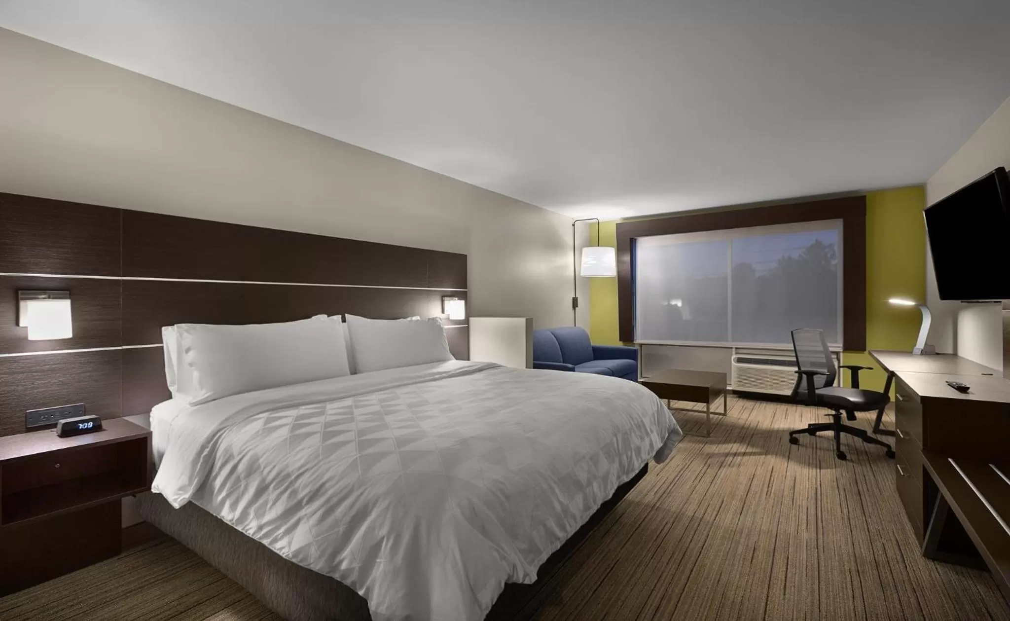 Photo of the whole room in Holiday Inn Express - Lake Park by IHG