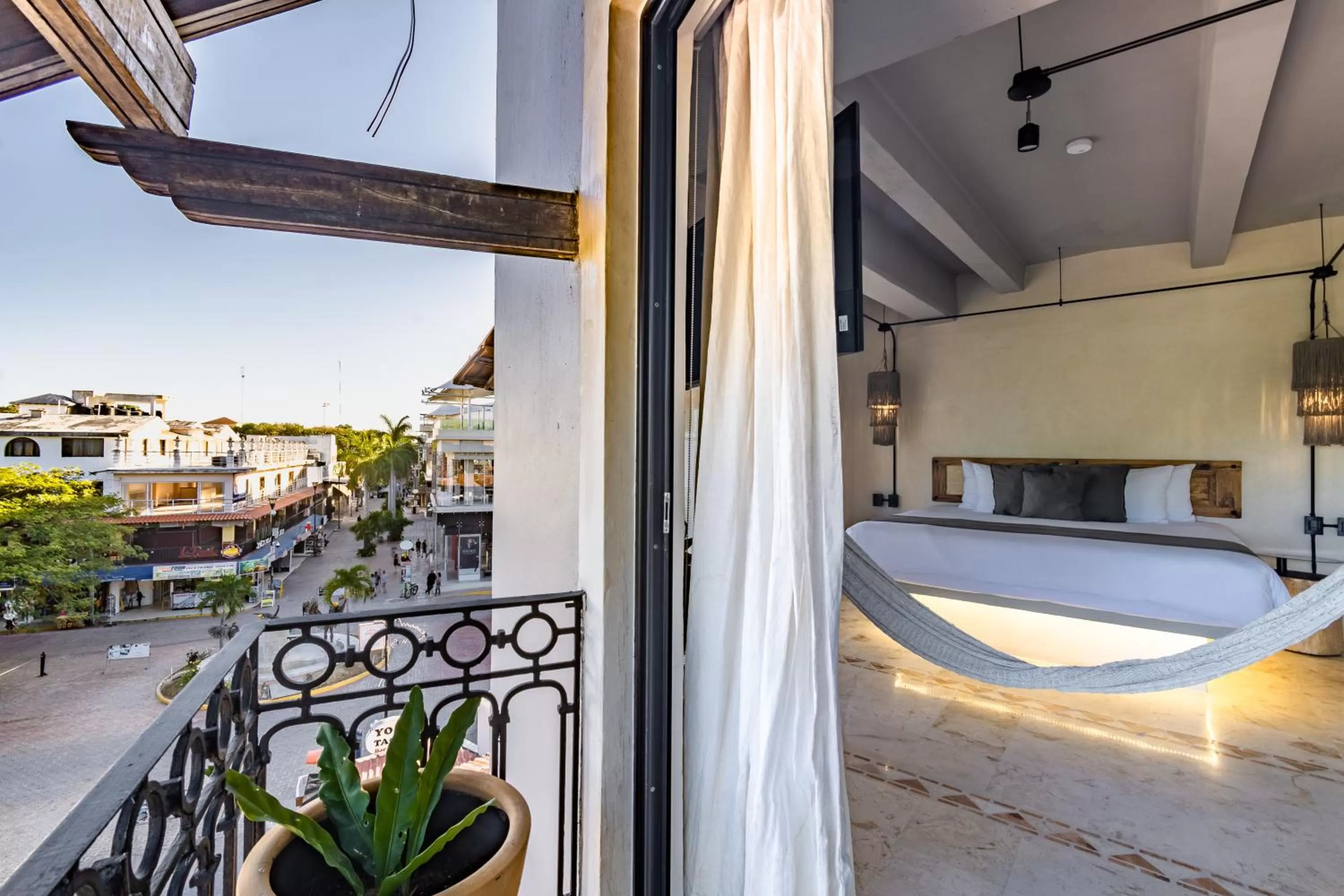 Bed in Caribbean Paradise Hotel & Spa - 5th Avenue