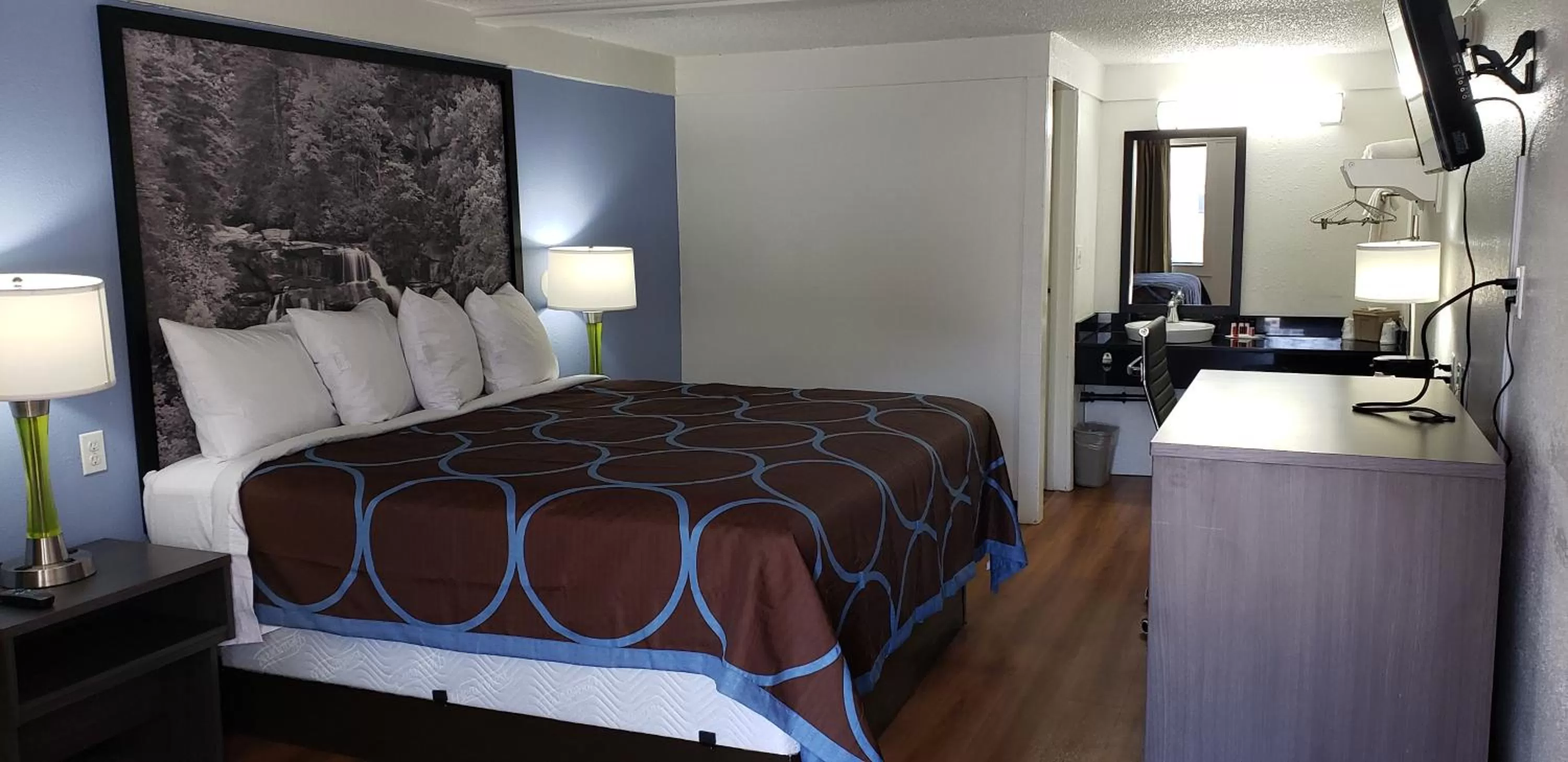 Photo of the whole room, Bed in Super 8 by Wyndham Asheville/Biltmore